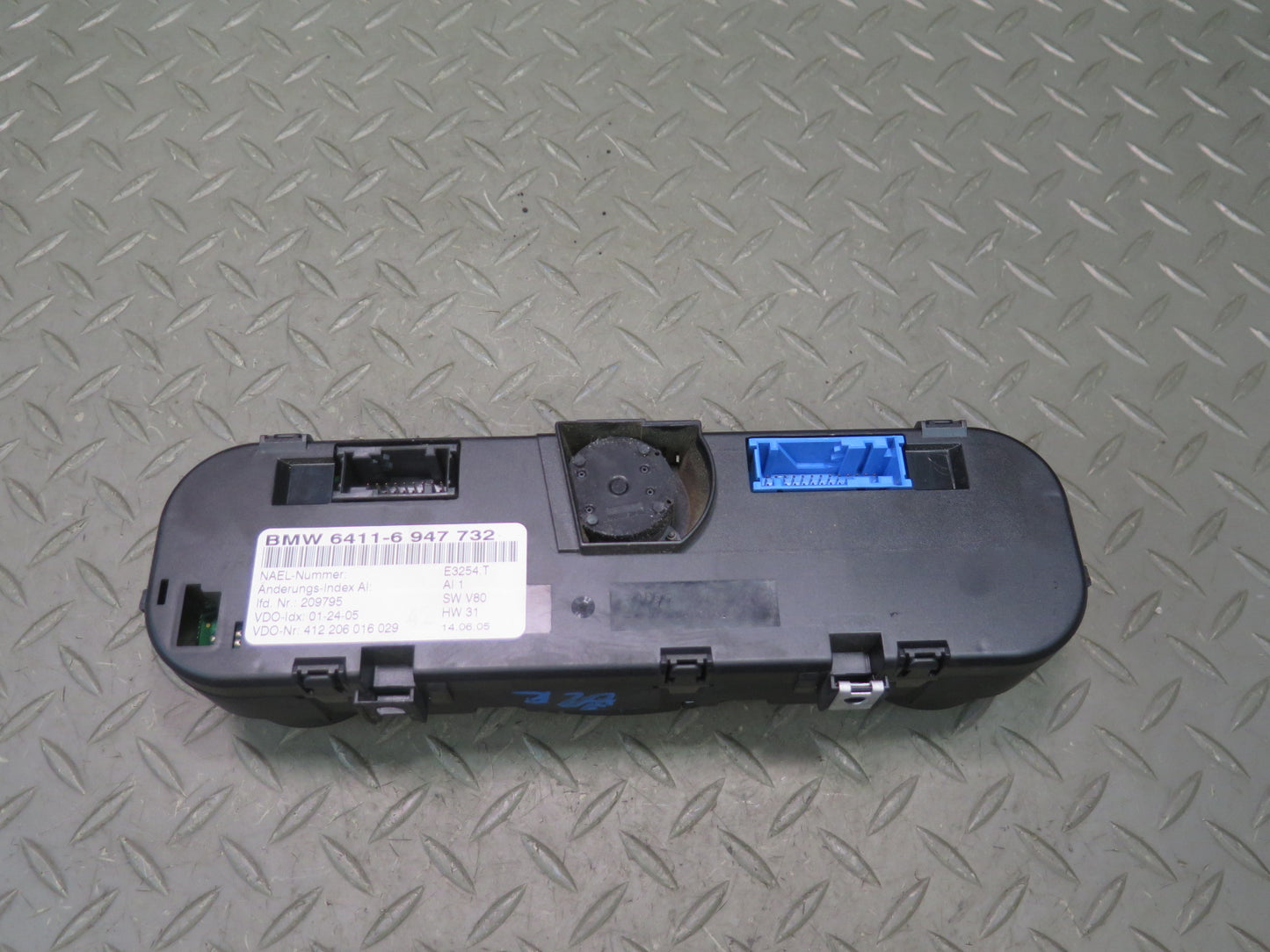 03-05 BMW E85 Z4 A/C Heater Climate Control Switch Panel 6947732 OEM
