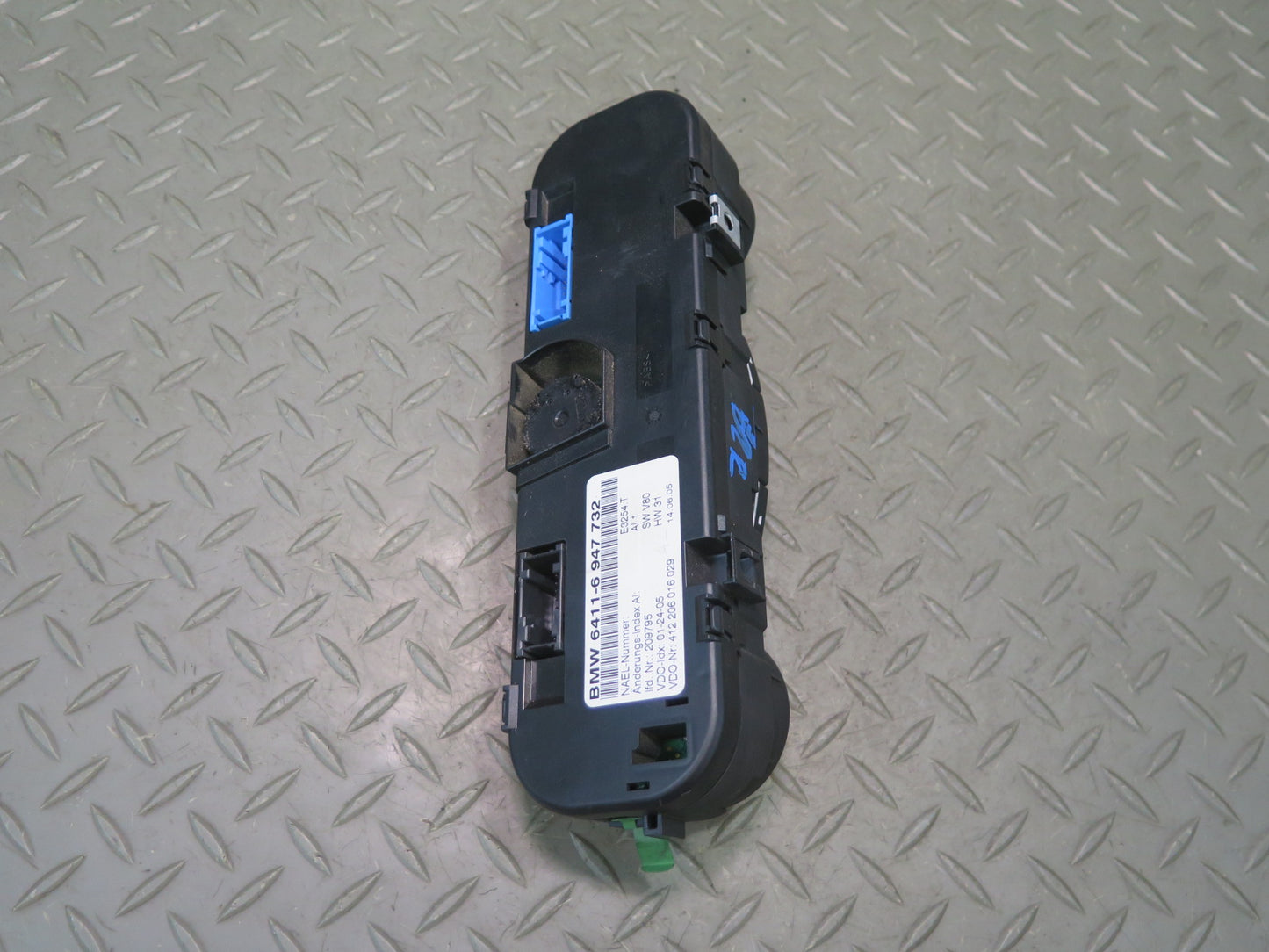 03-05 BMW E85 Z4 A/C Heater Climate Control Switch Panel 6947732 OEM