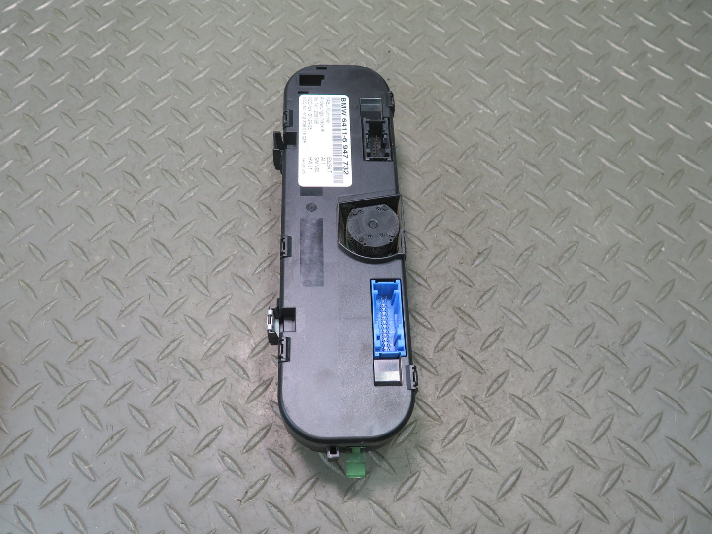 03-05 BMW E85 Z4 A/C Heater Climate Control Switch Panel 6947732 OEM