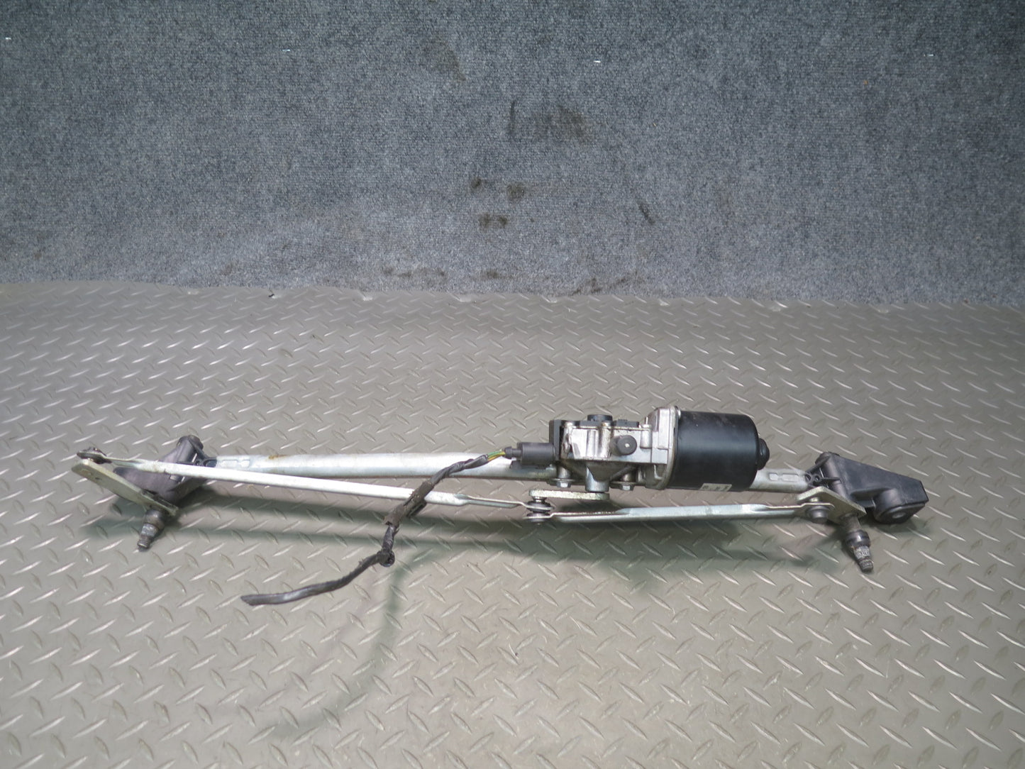 03-08 BMW E85 Z4 Front Windshield Wiper Transmission Linkage w Motor OEM
