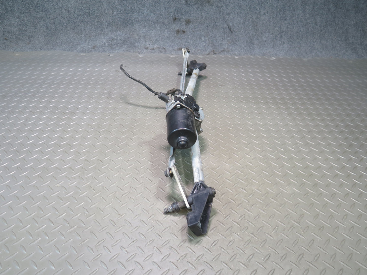 03-08 BMW E85 Z4 Front Windshield Wiper Transmission Linkage w Motor OEM
