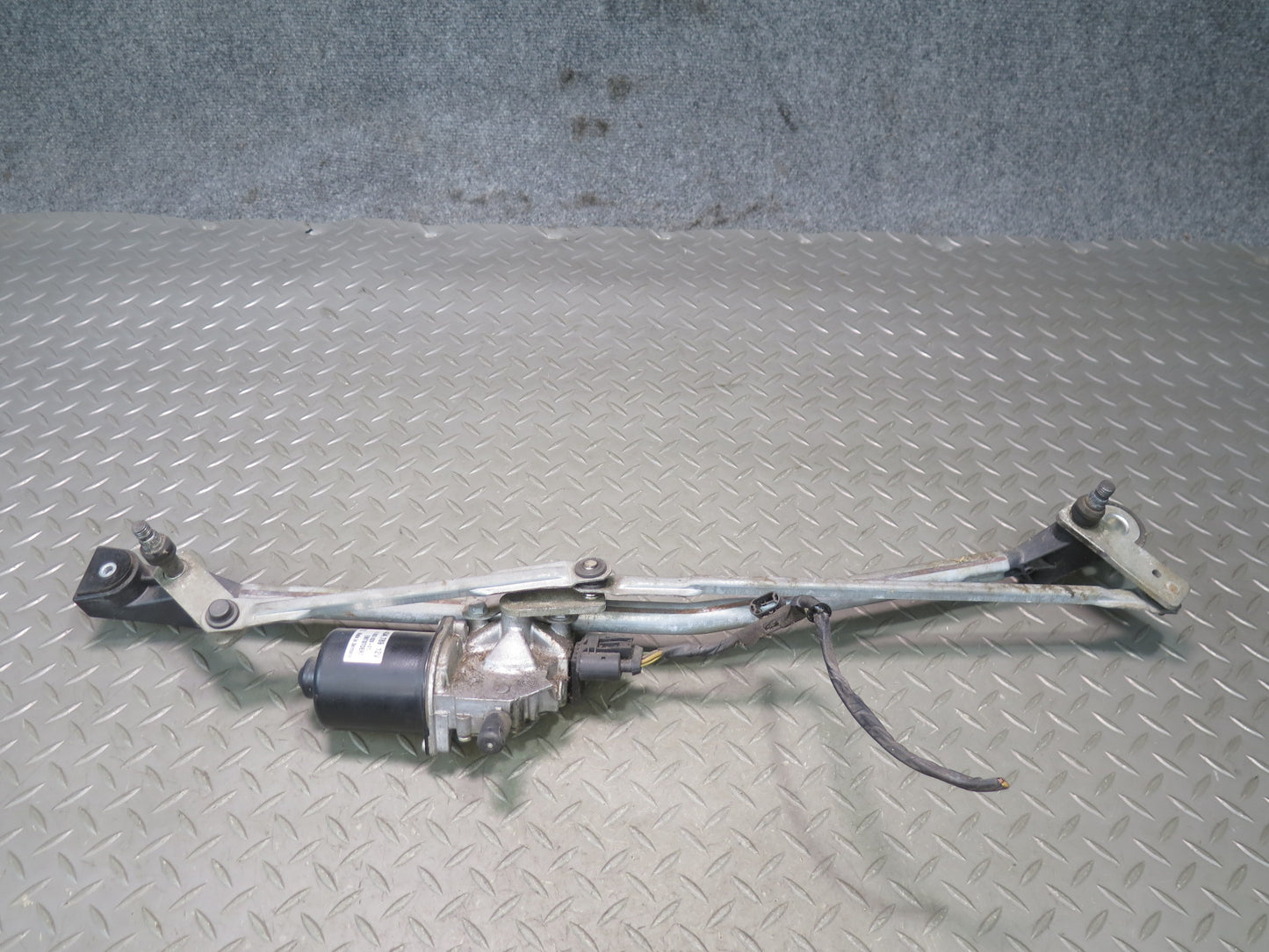03-08 BMW E85 Z4 Front Windshield Wiper Transmission Linkage w Motor OEM