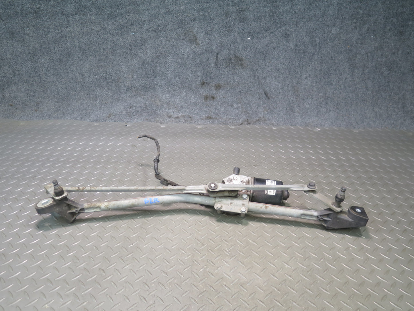 03-08 BMW E85 Z4 Front Windshield Wiper Transmission Linkage w Motor OEM