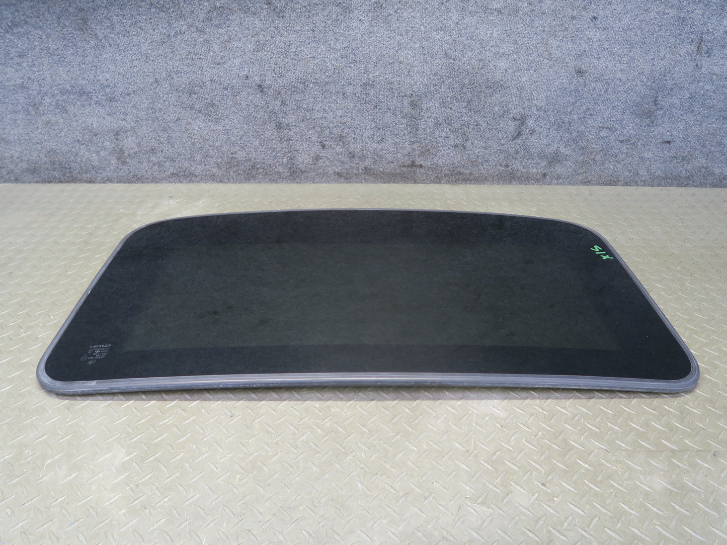 01-05 Lexus JCE10L IS300 Sunroof Moonroof Glass Window Panel OEM