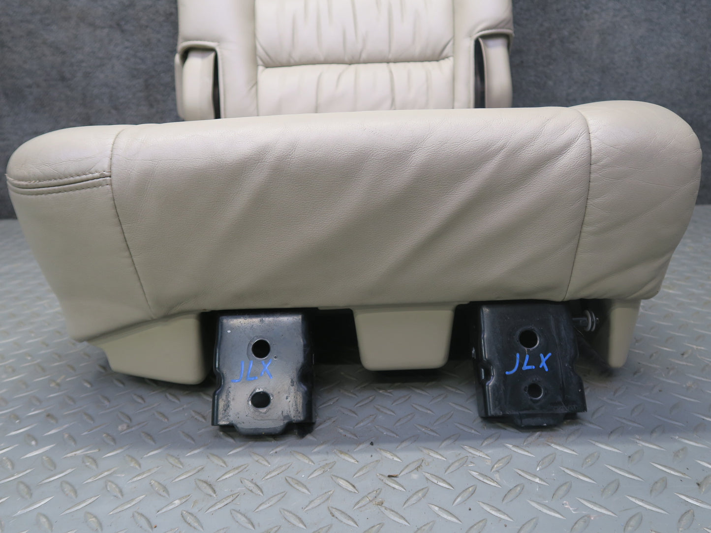 2006-2007 Lexus UZJ100L LX470 Rear Right Second 2ND ROW Leather Seat