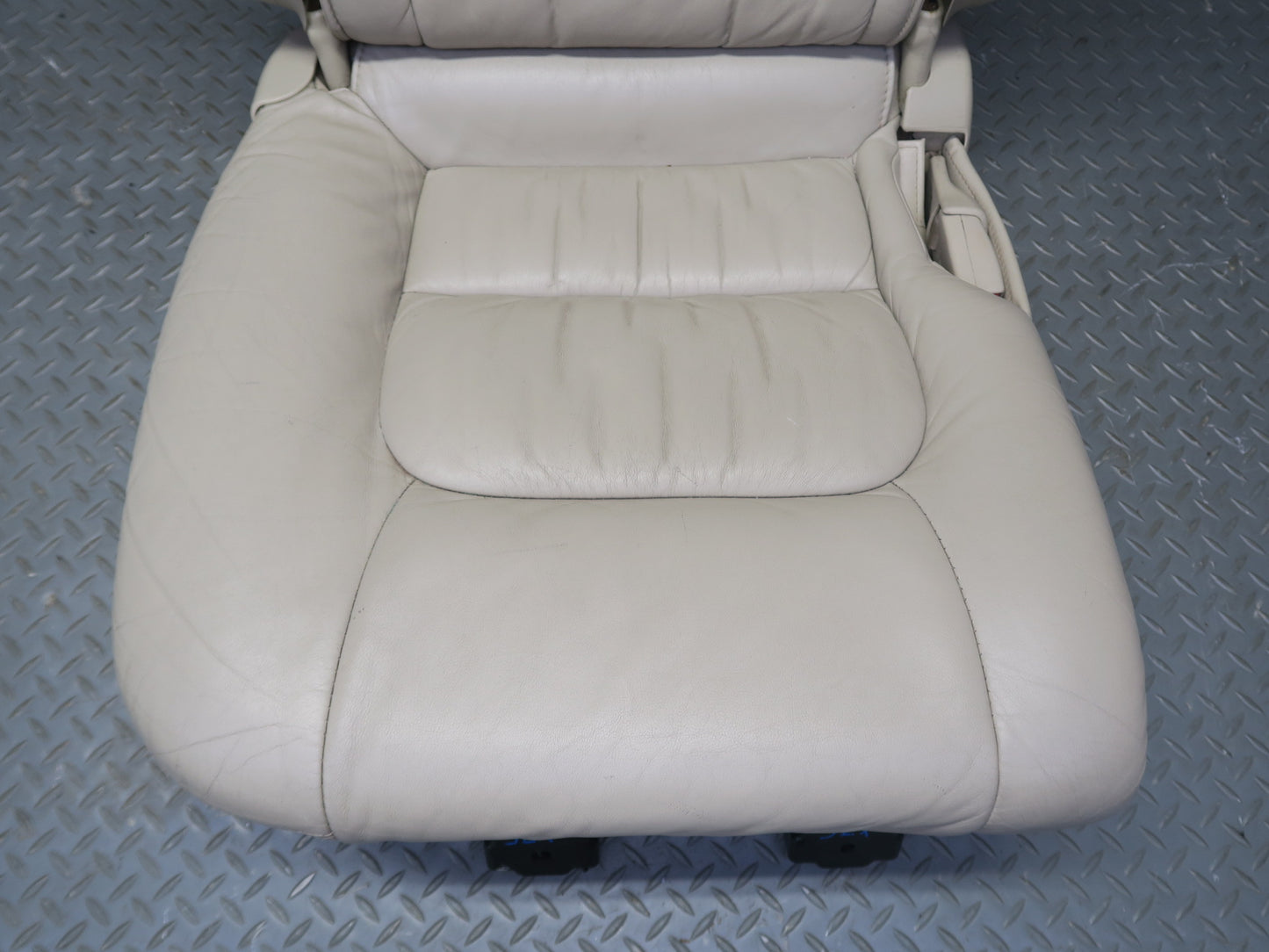 2006-2007 Lexus UZJ100L LX470 Rear Right Second 2ND ROW Leather Seat
