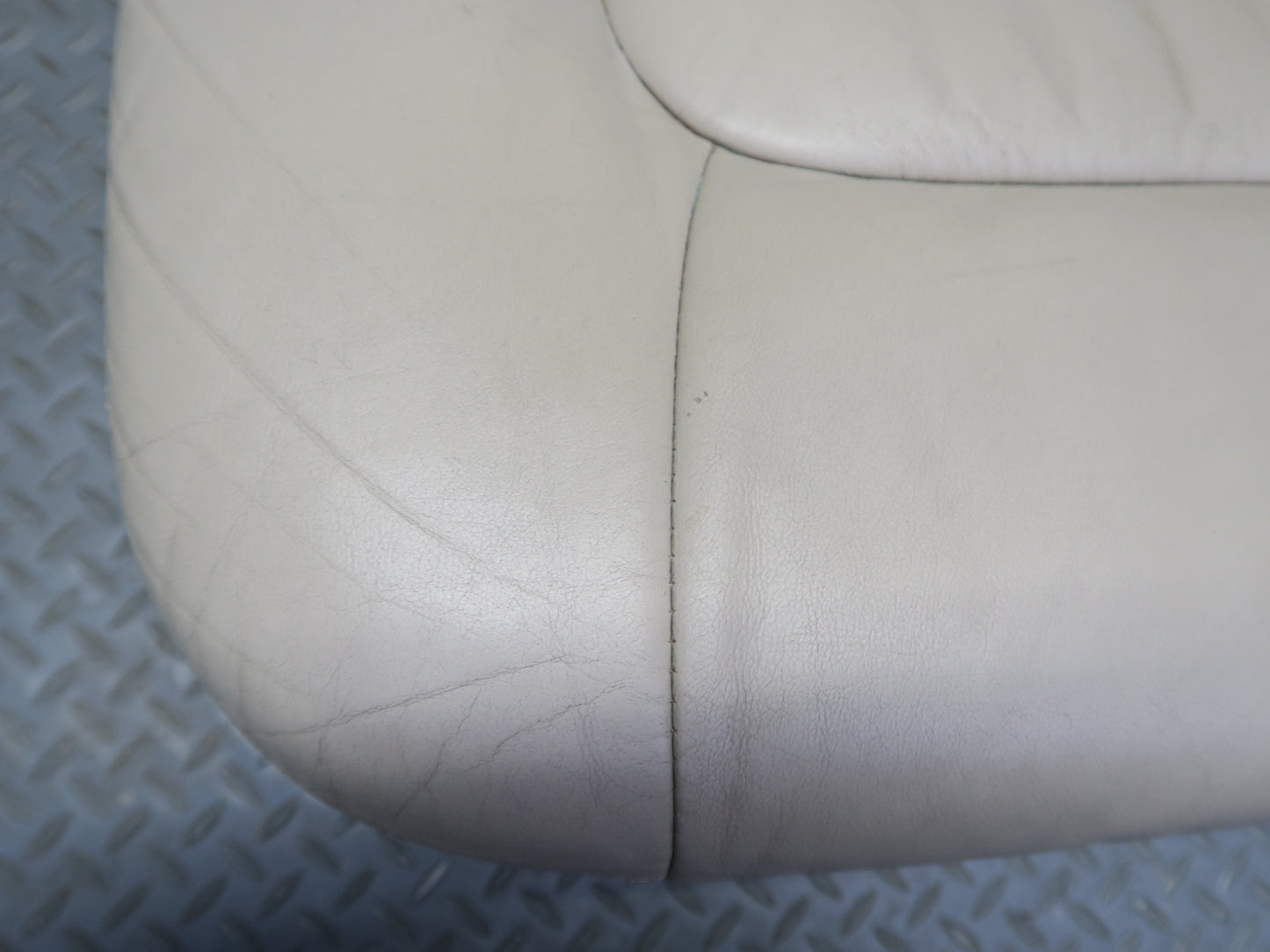 2006-2007 Lexus UZJ100L LX470 Rear Right Second 2ND ROW Leather Seat