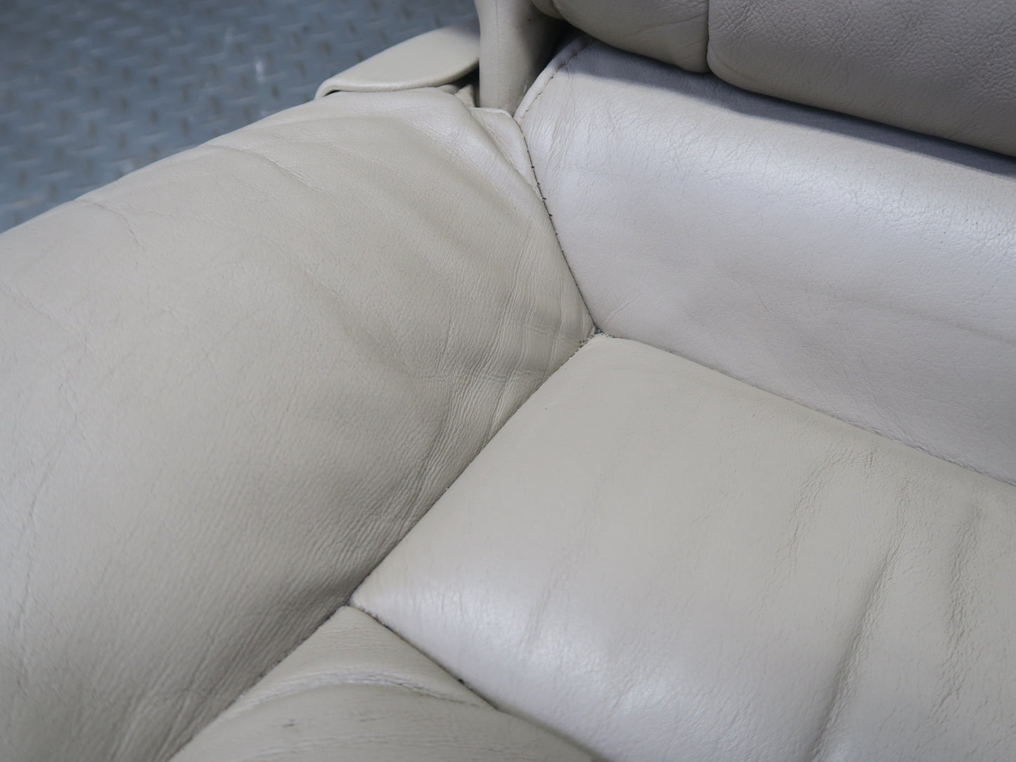 2006-2007 Lexus UZJ100L LX470 Rear Right Second 2ND ROW Leather Seat