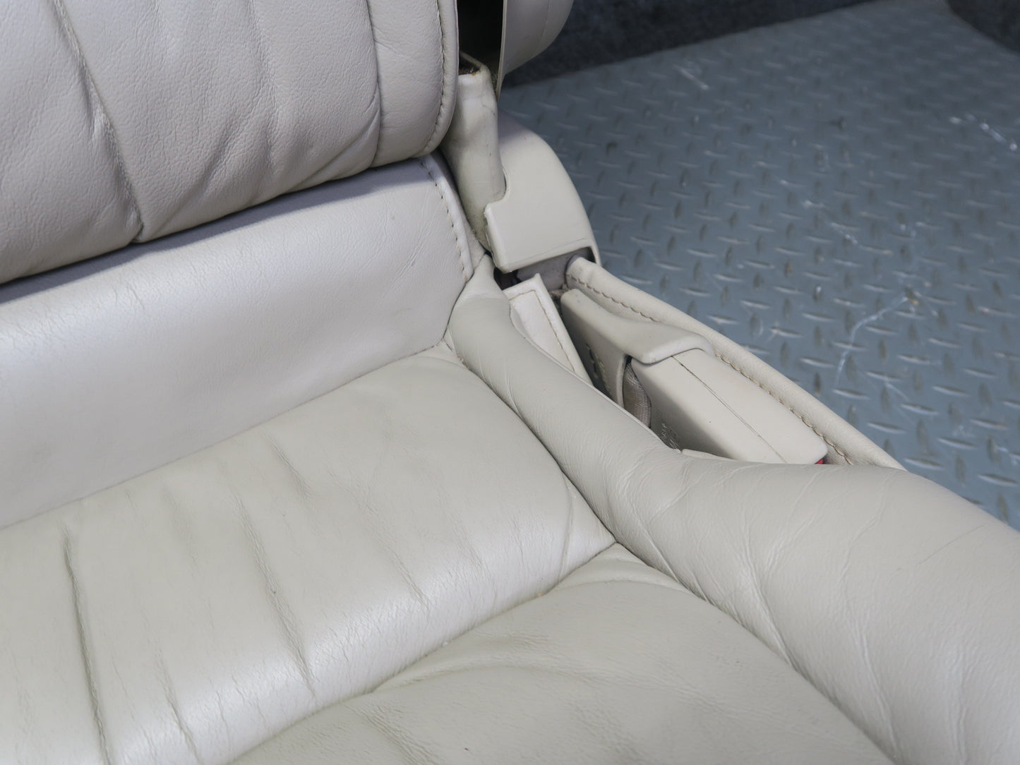2006-2007 Lexus UZJ100L LX470 Rear Right Second 2ND ROW Leather Seat