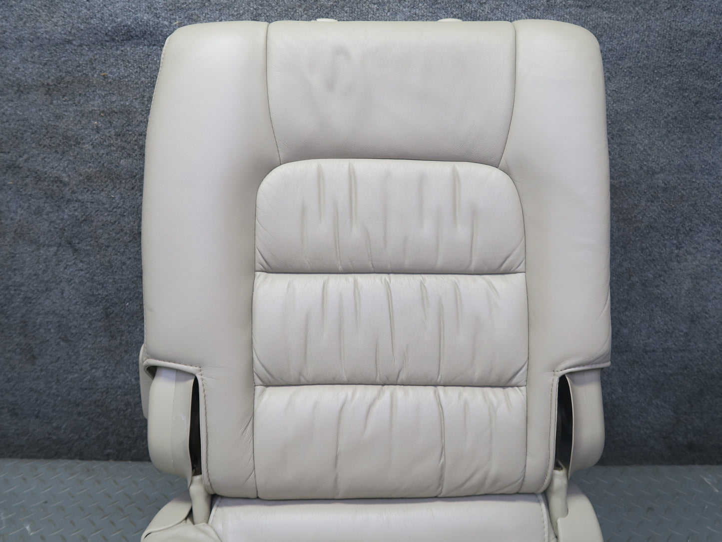 2006-2007 Lexus UZJ100L LX470 Rear Right Second 2ND ROW Leather Seat