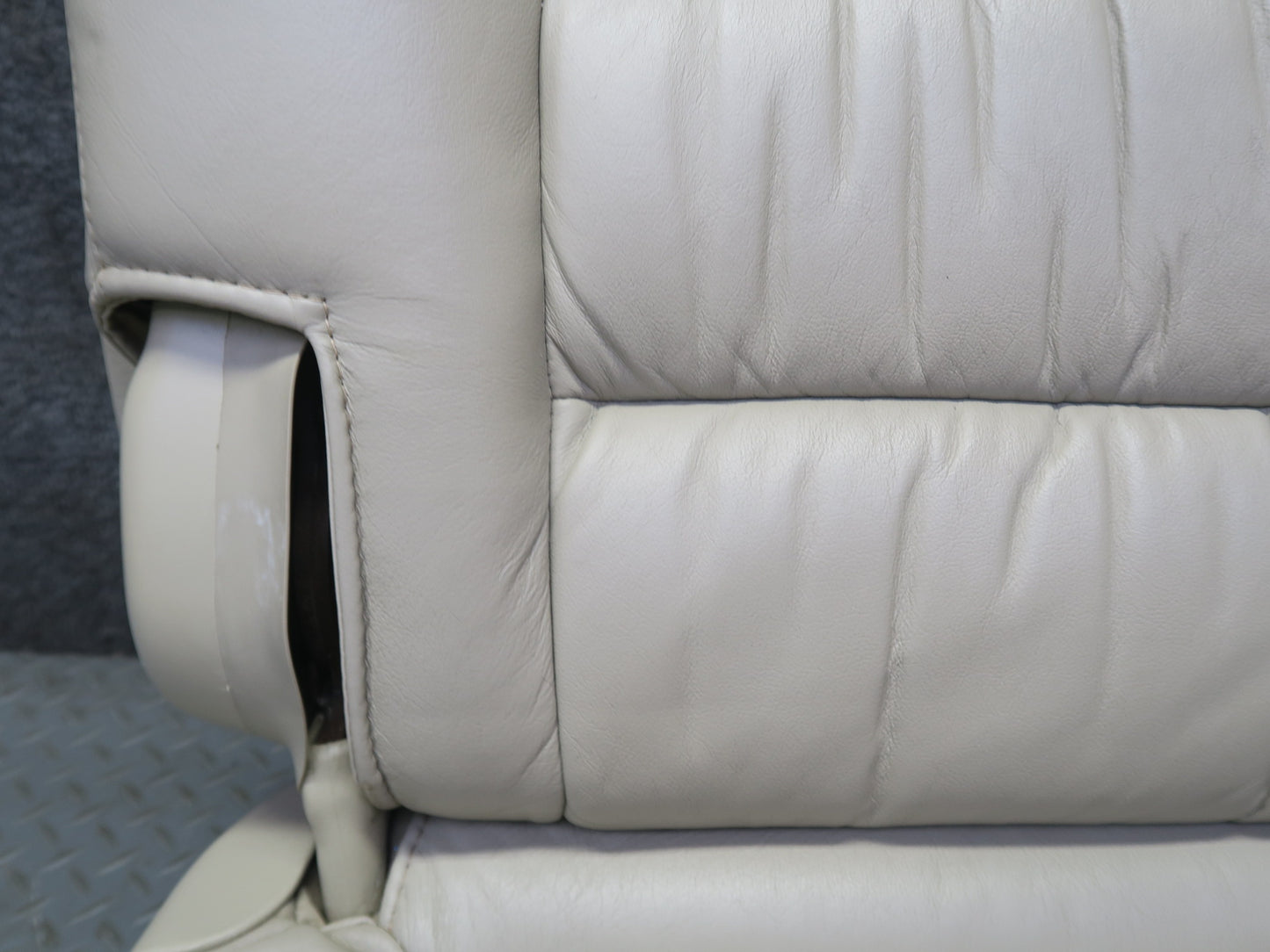 2006-2007 Lexus UZJ100L LX470 Rear Right Second 2ND ROW Leather Seat