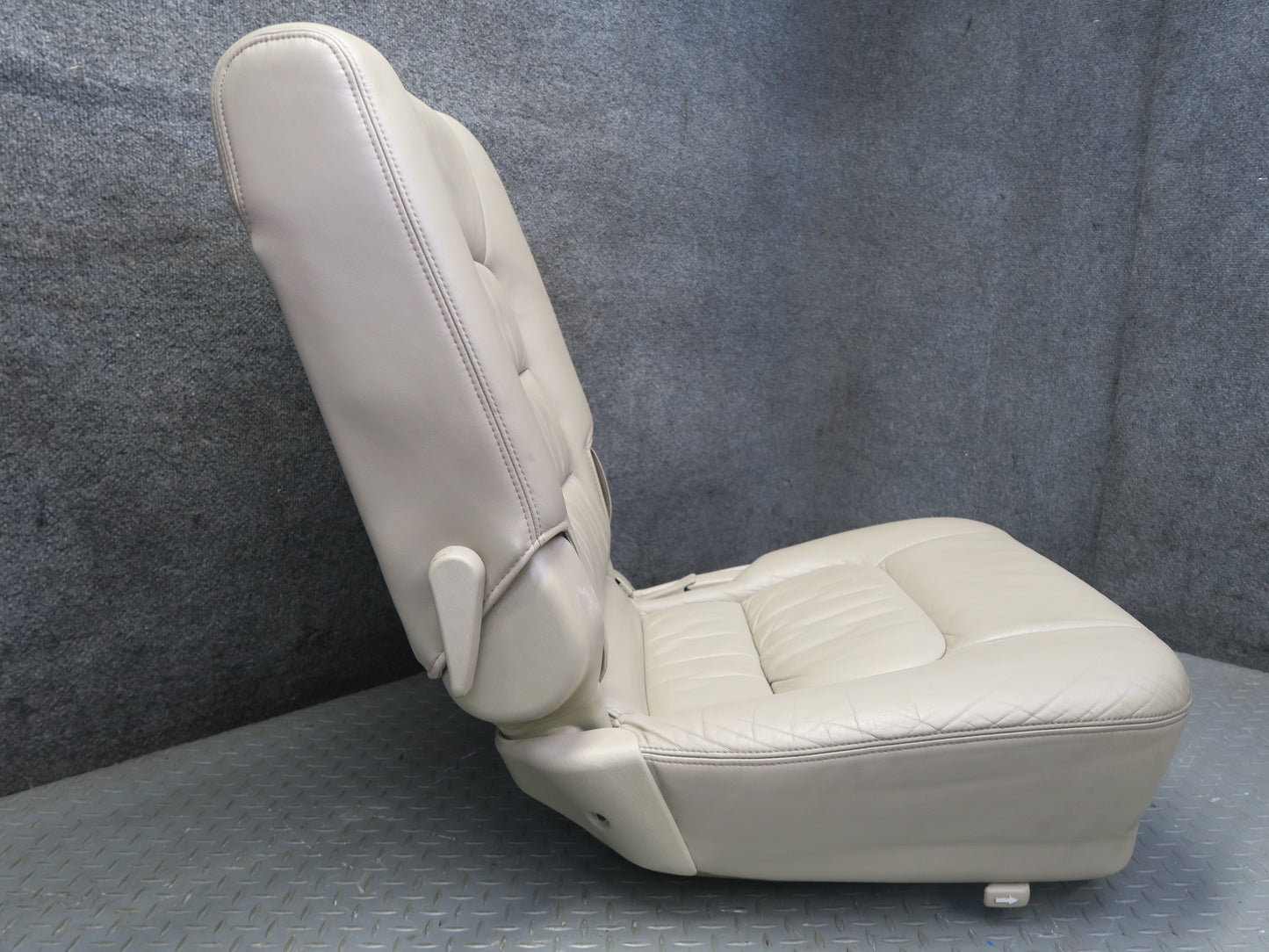 2006-2007 Lexus UZJ100L LX470 Rear Right Second 2ND ROW Leather Seat