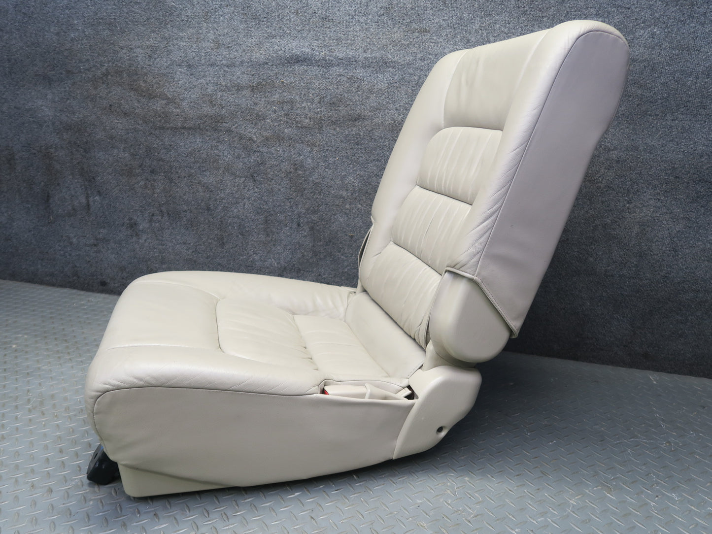 2006-2007 Lexus UZJ100L LX470 Rear Right Second 2ND ROW Leather Seat