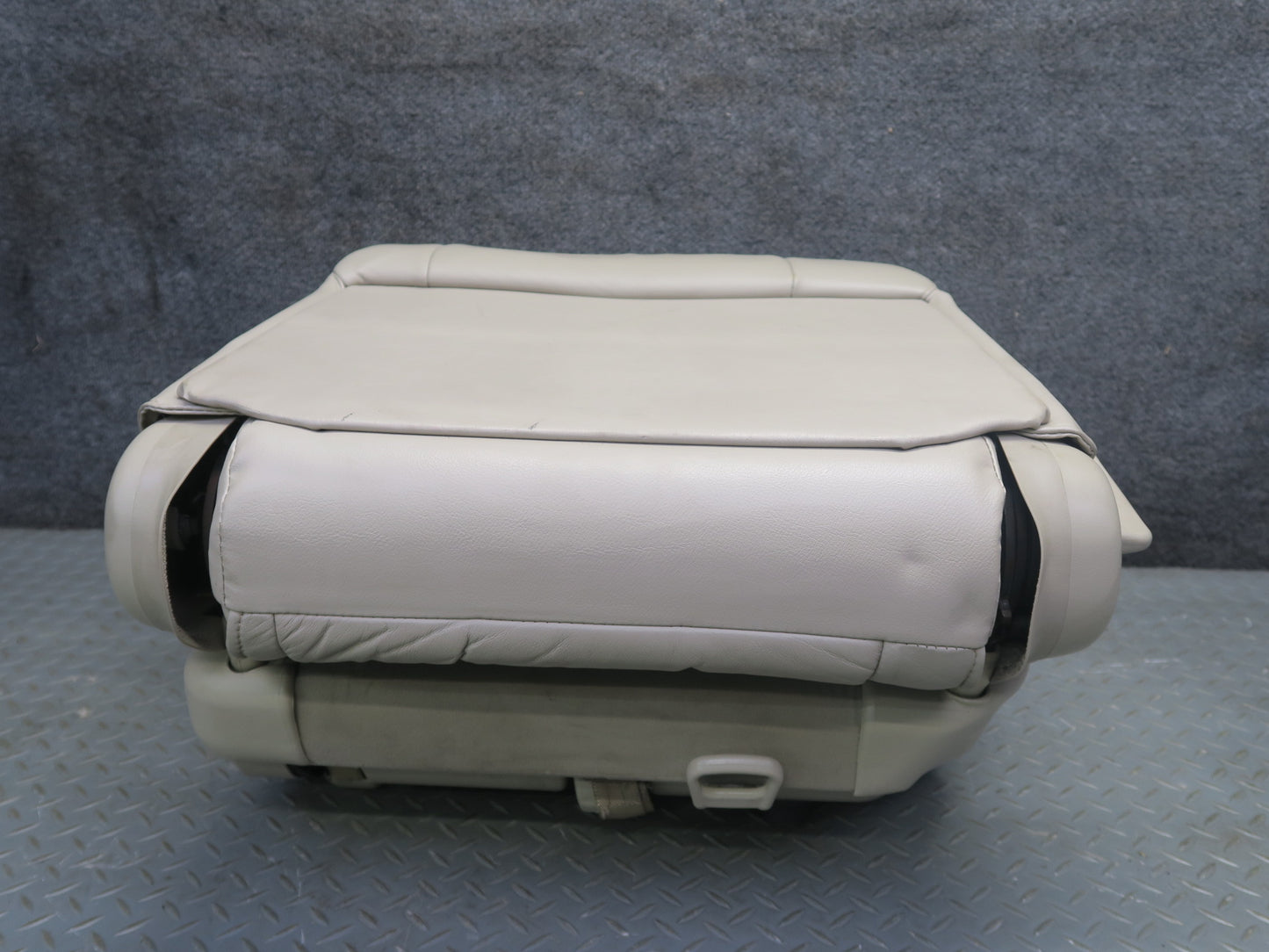 2006-2007 Lexus UZJ100L LX470 Rear Right Second 2ND ROW Leather Seat