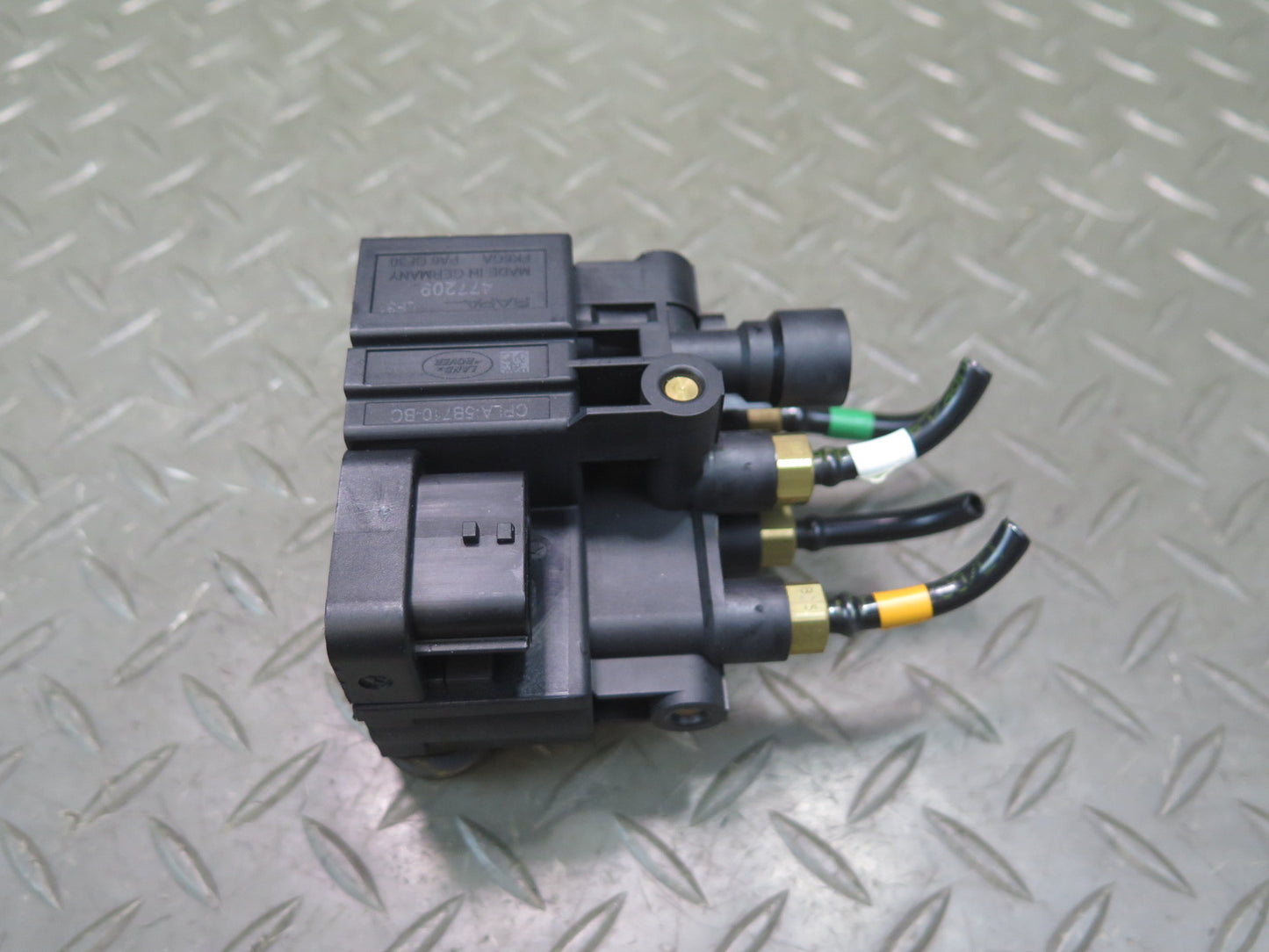14-17 Range Rover Sport L494 Front Air Suspension Relief Valve Block Solenoid