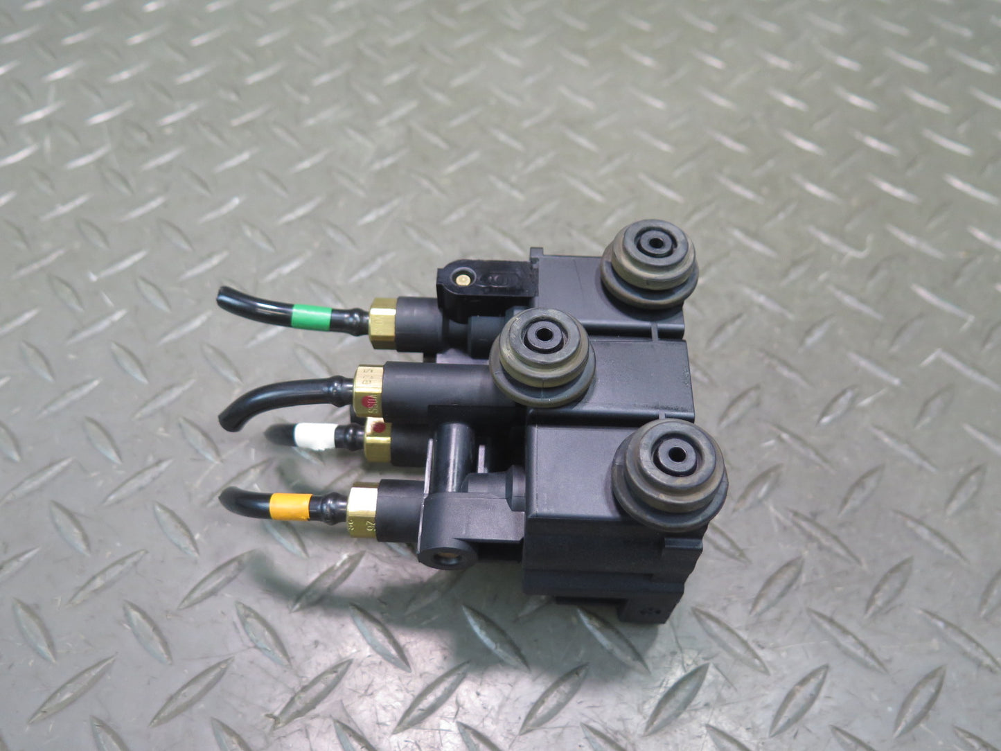 14-17 Range Rover Sport L494 Front Air Suspension Relief Valve Block Solenoid
