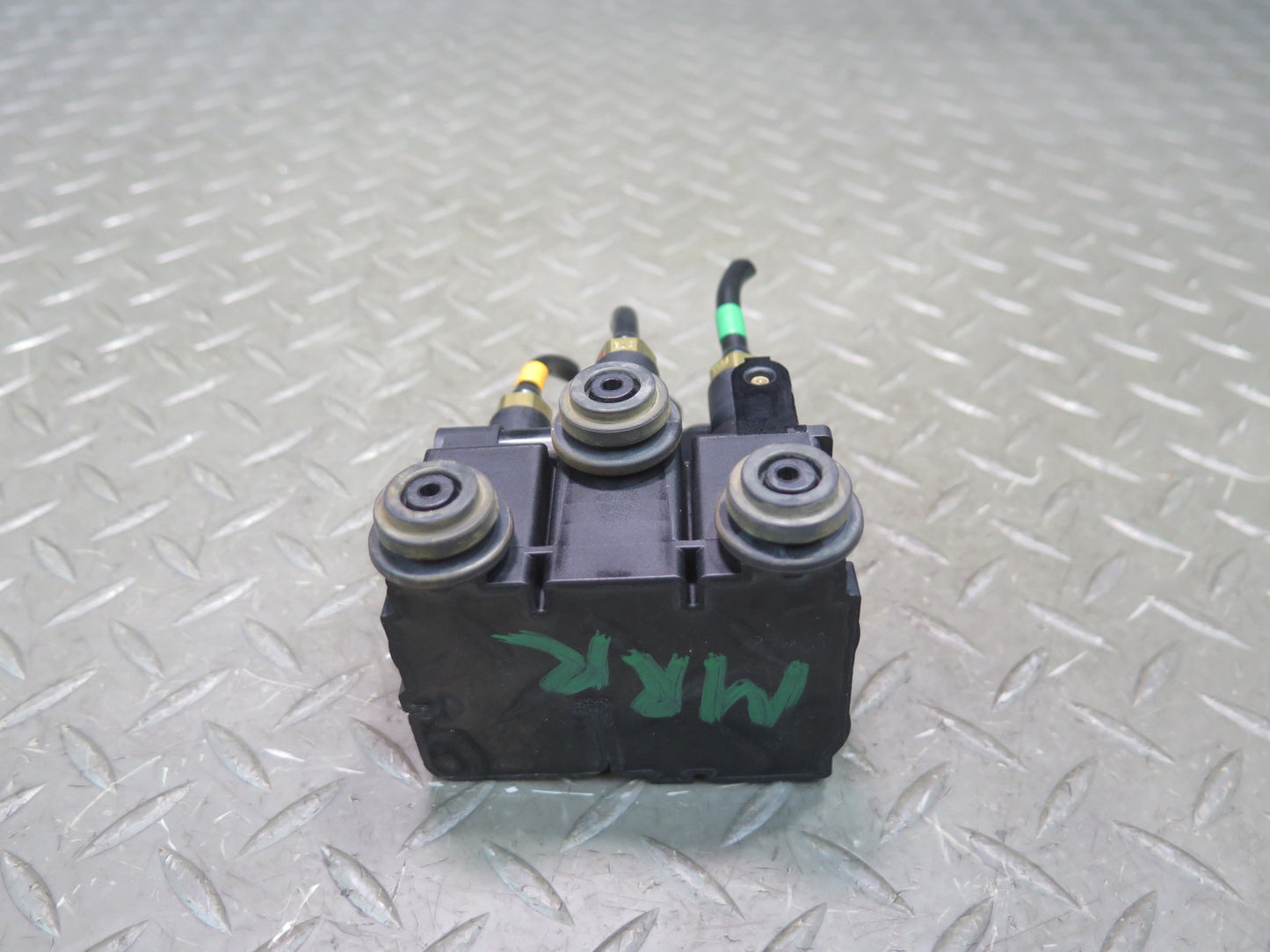 14-17 Range Rover Sport L494 Front Air Suspension Relief Valve Block Solenoid
