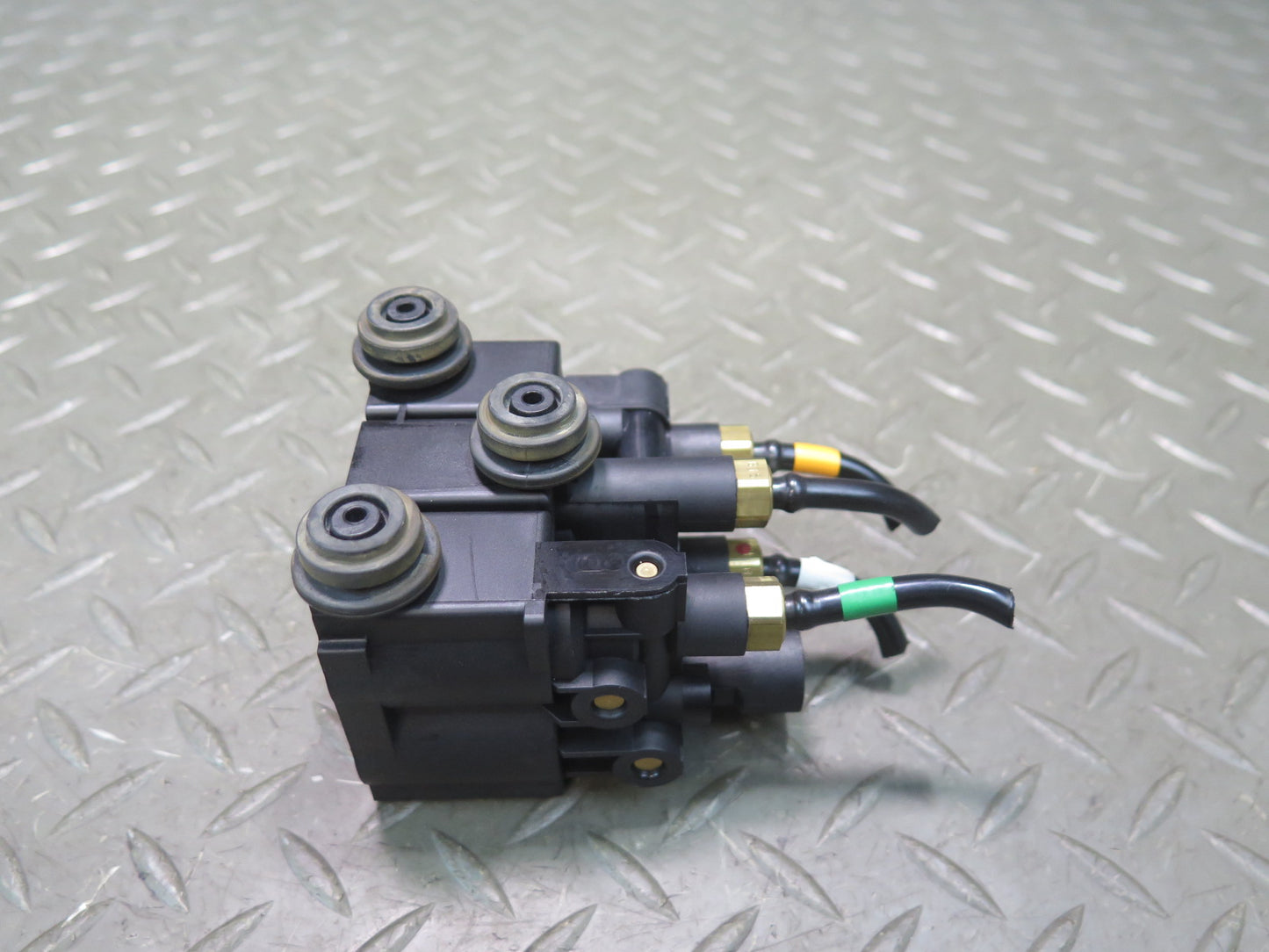 14-17 Range Rover Sport L494 Front Air Suspension Relief Valve Block Solenoid