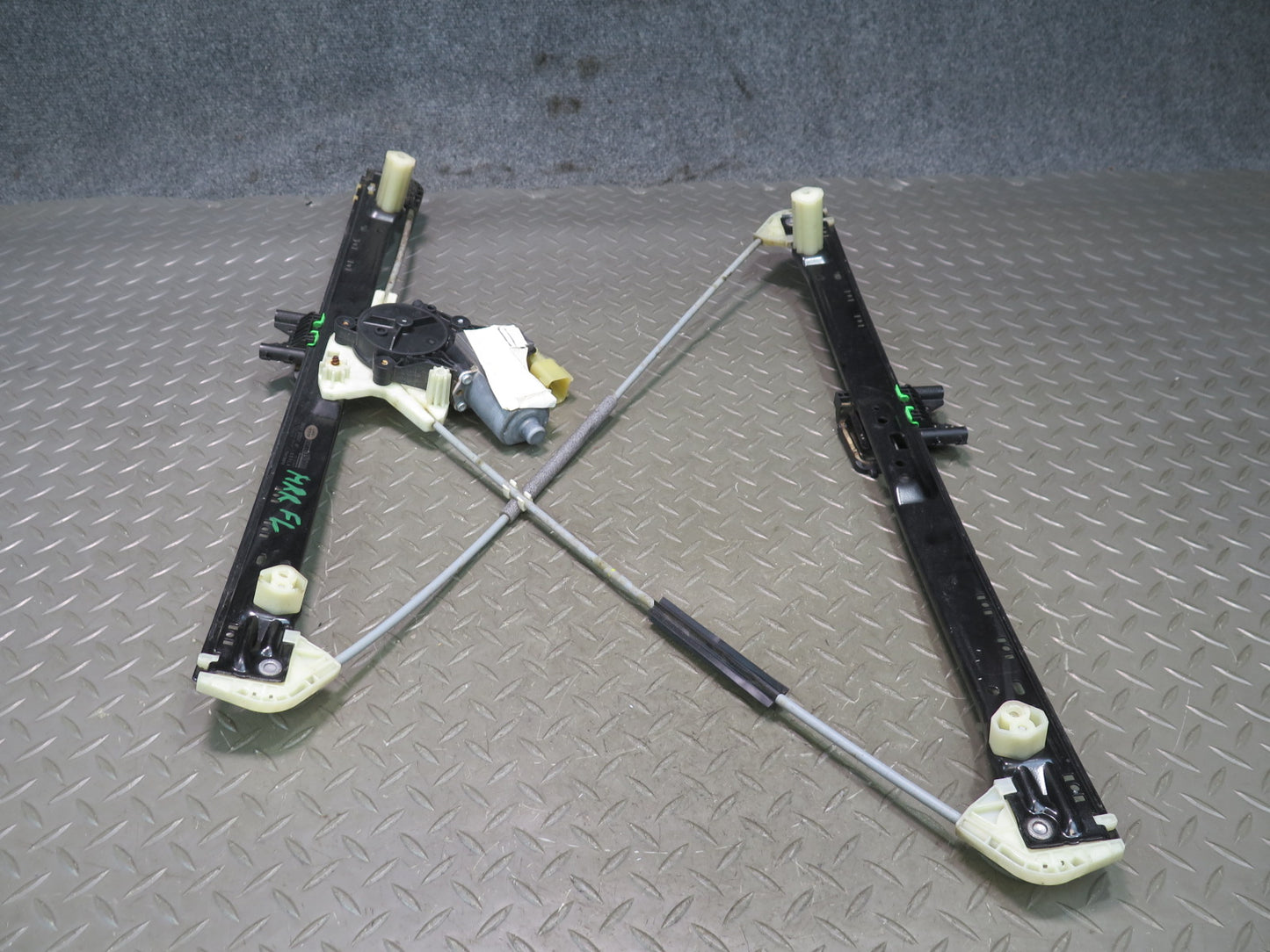 2014-2022 Range Rover Sport L494 Front Left Door Window Regulator w Motor