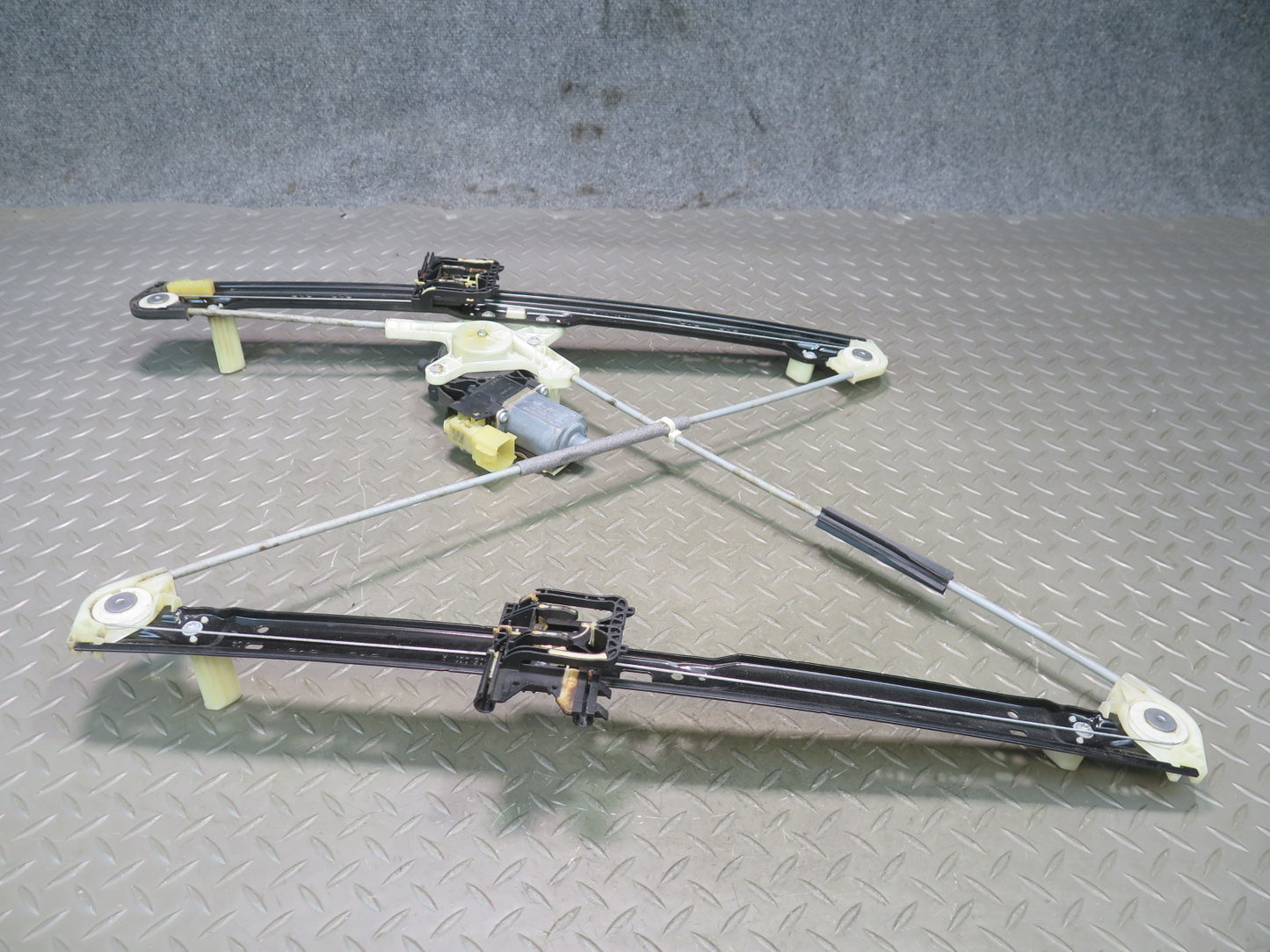 2014-2022 Range Rover Sport L494 Front Left Door Window Regulator w Motor