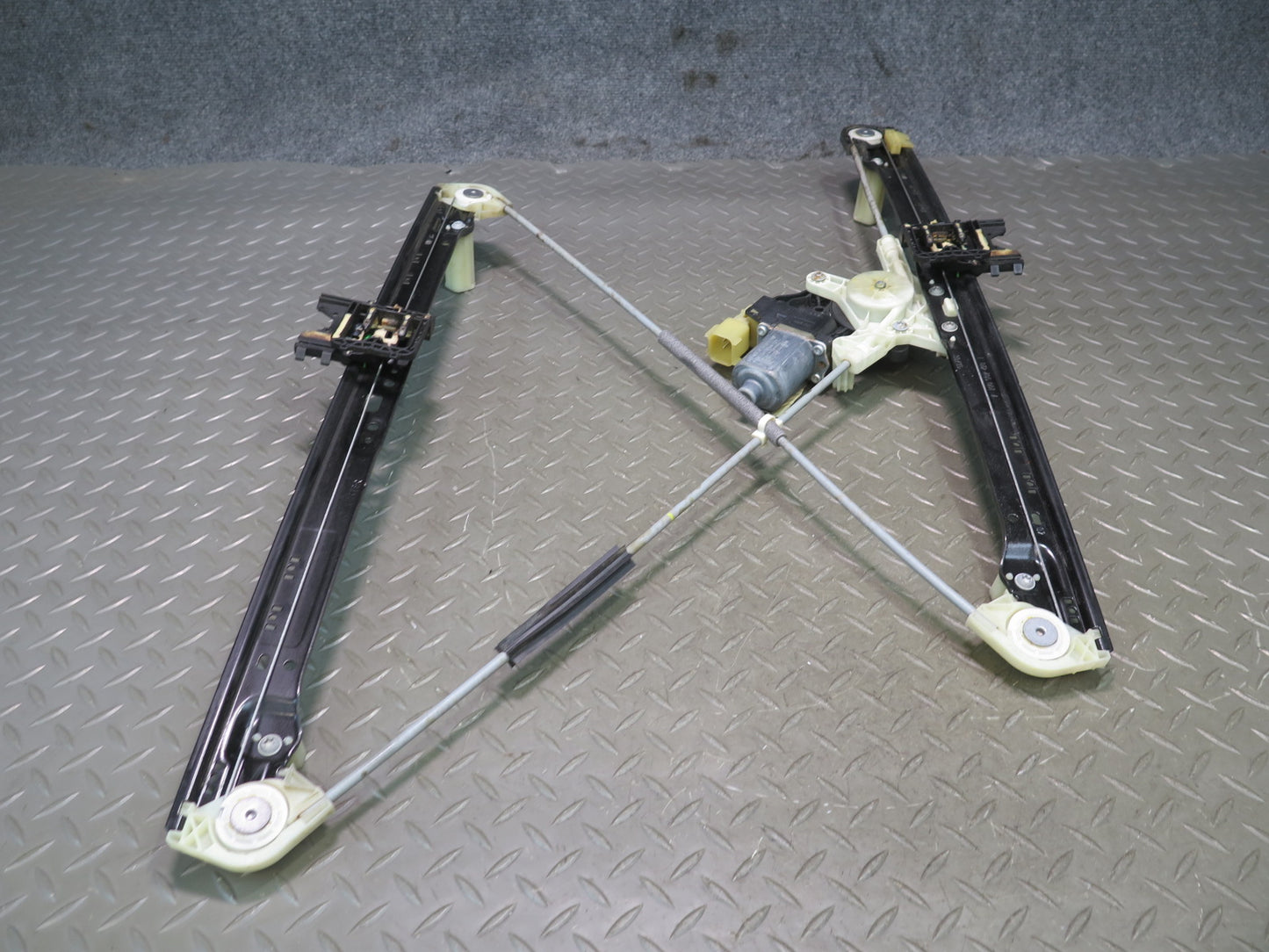 2014-2022 Range Rover Sport L494 Front Left Door Window Regulator w Motor