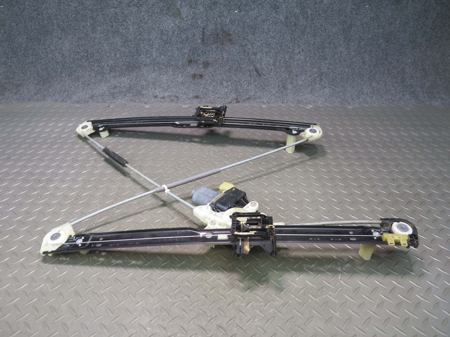 2014-2022 Range Rover Sport L494 Front Left Door Window Regulator w Motor