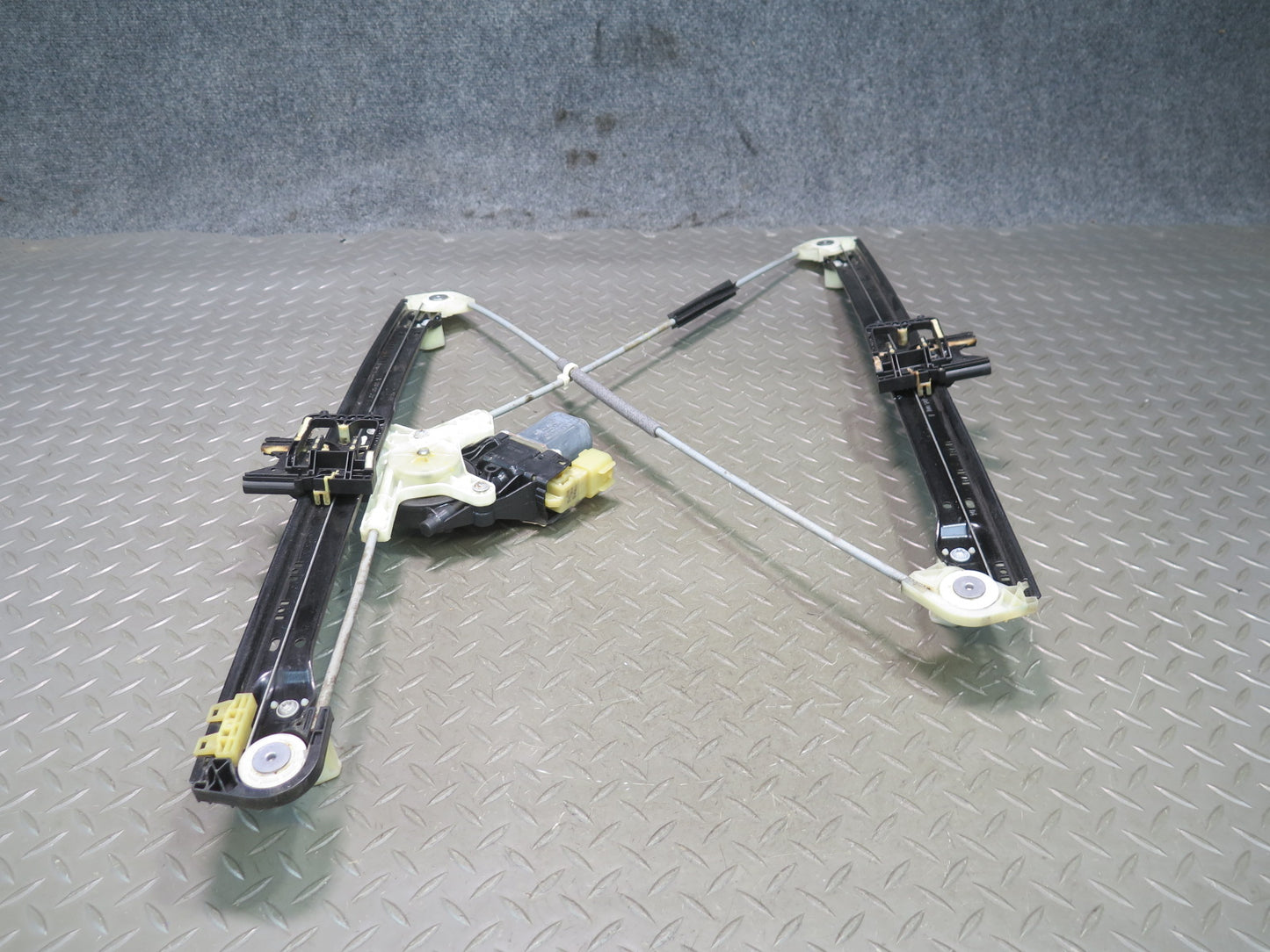 2014-2022 Range Rover Sport L494 Front Left Door Window Regulator w Motor