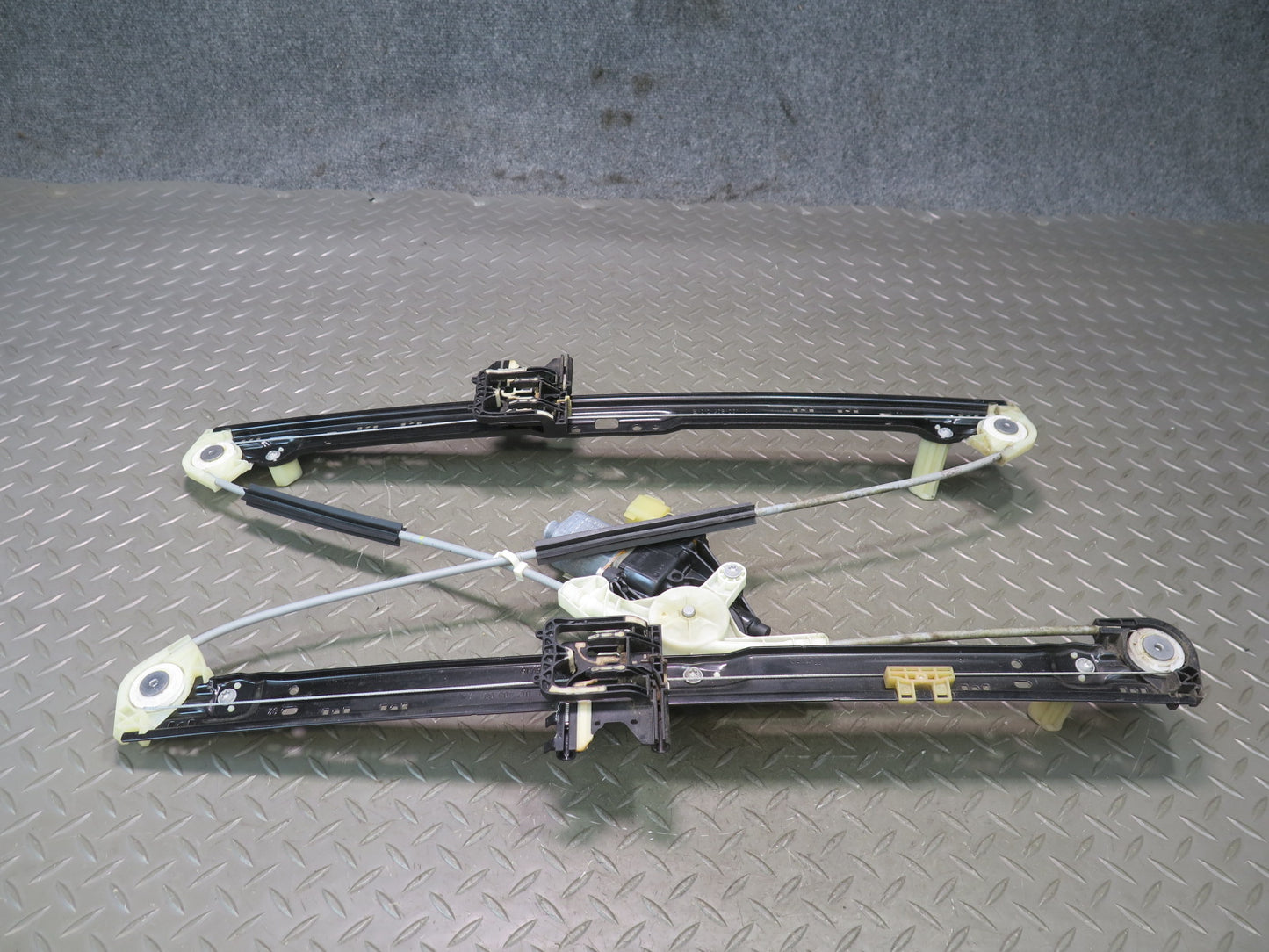 2014-2022 Range Rover Sport L494 Rear Left Door Window Regulator w Motor