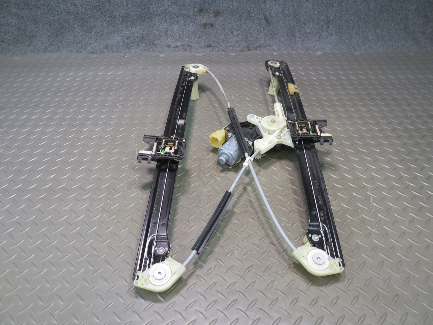2014-2022 Range Rover Sport L494 Rear Left Door Window Regulator w Motor