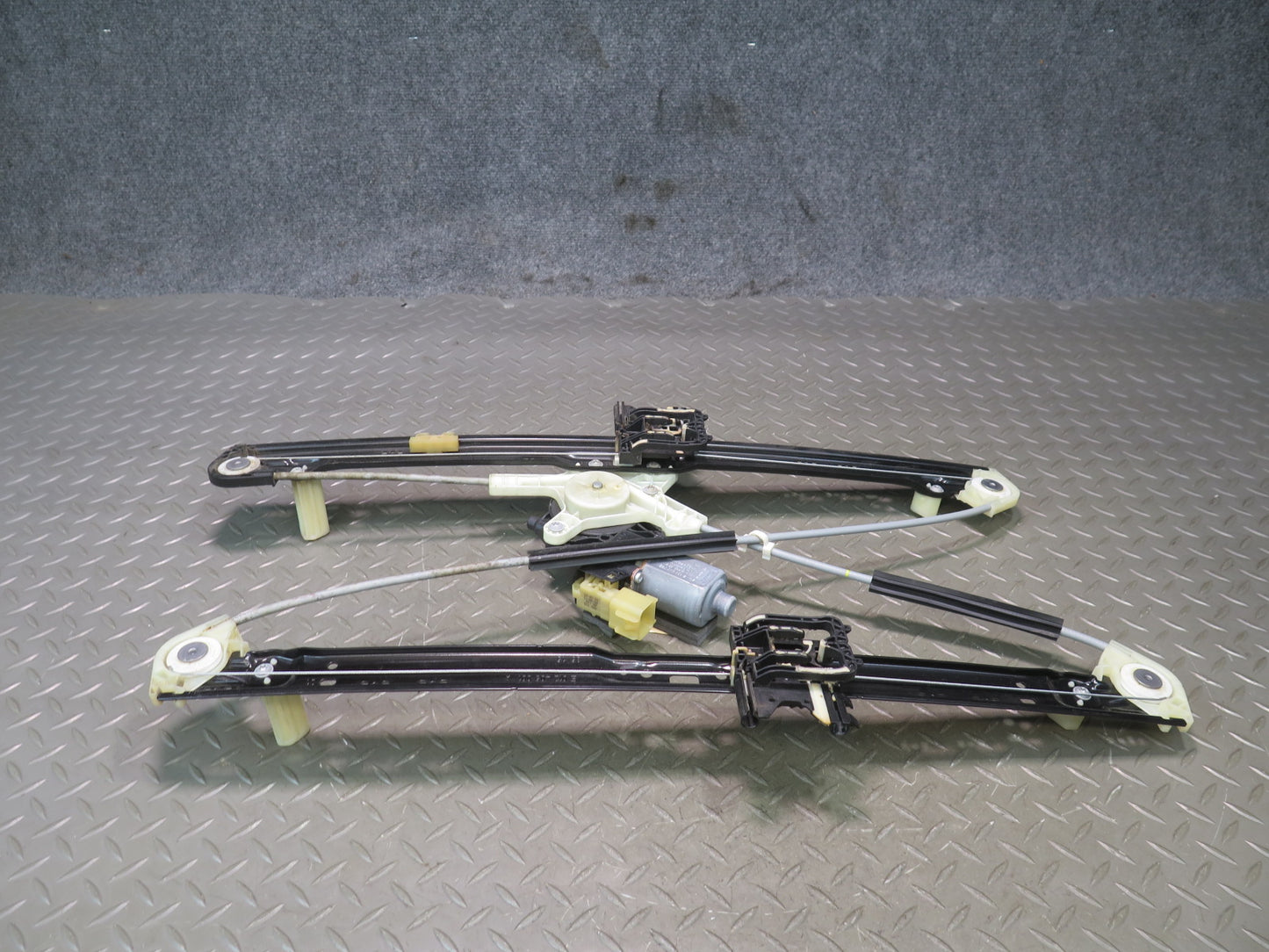 2014-2022 Range Rover Sport L494 Rear Left Door Window Regulator w Motor