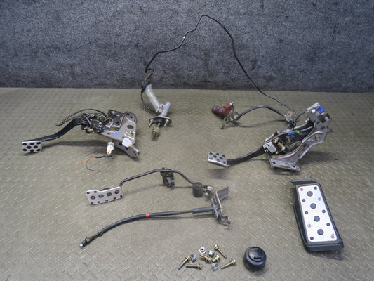 01-05 Lexus JCE10L IS300 M/T Gas Accelerator Brake Clutch Pedal Cylinder Set OEM