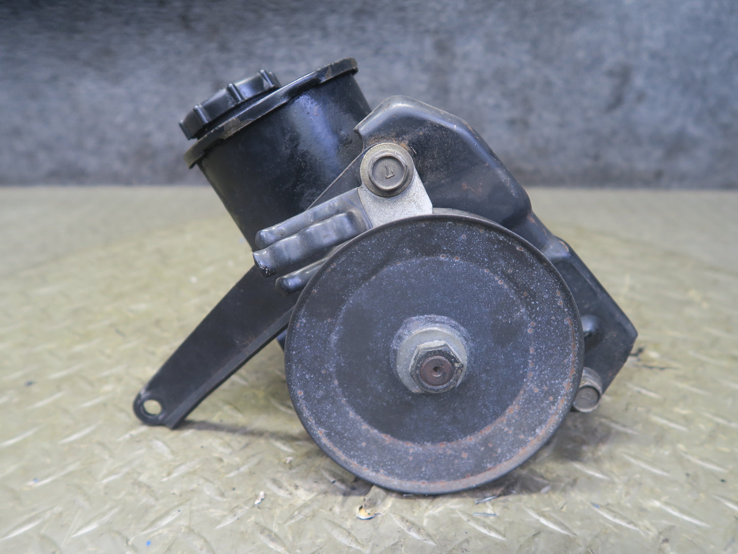 82-83 Datsun 280ZX 2.8L L28ET Turbo Power Steering Pump w Pulley 80K Miles OEM