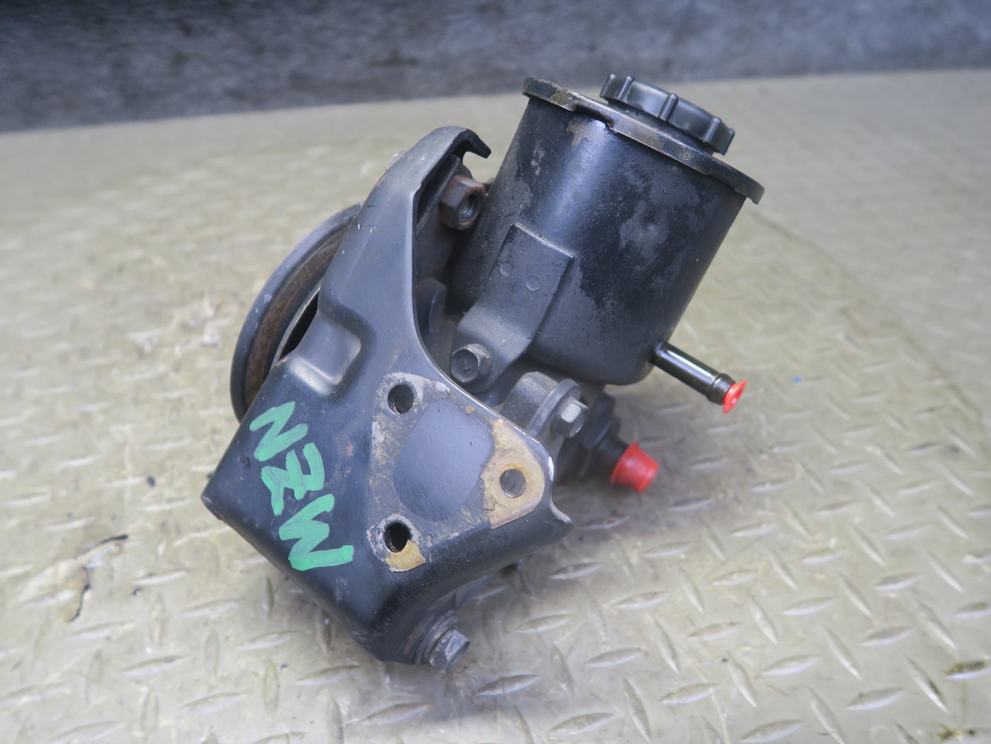 82-83 Datsun 280ZX 2.8L L28ET Turbo Power Steering Pump w Pulley 80K Miles OEM