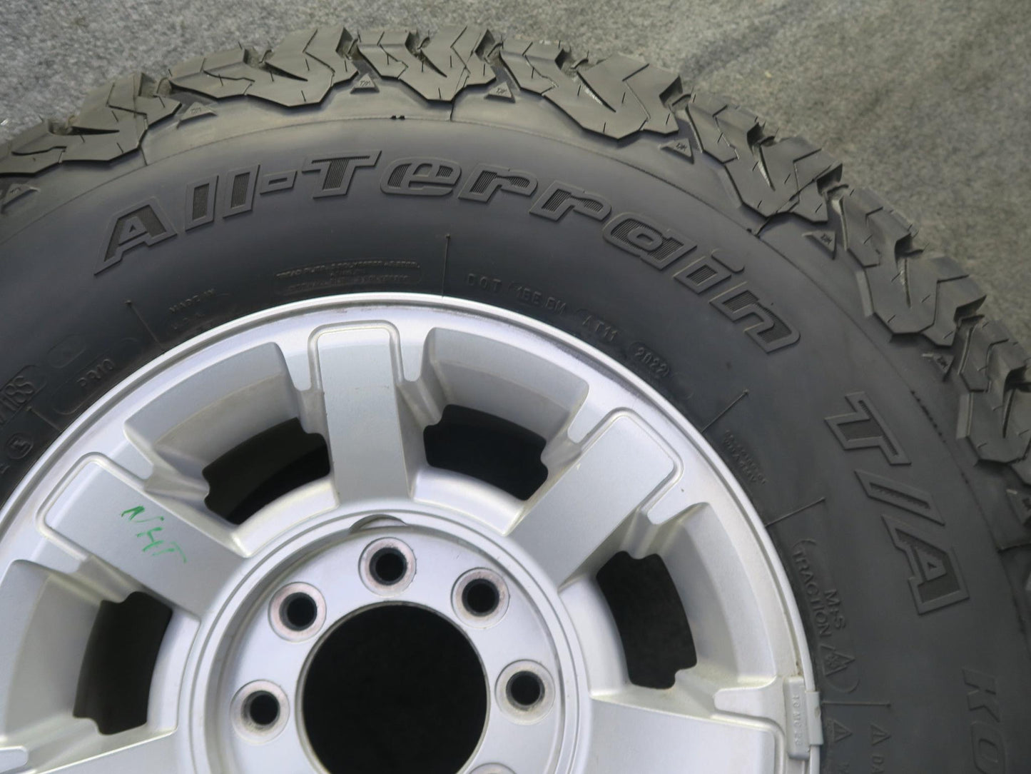 2008-2009 Hummer H2 Spare Tire R17" Wheel 17x8.5J LT315/70
