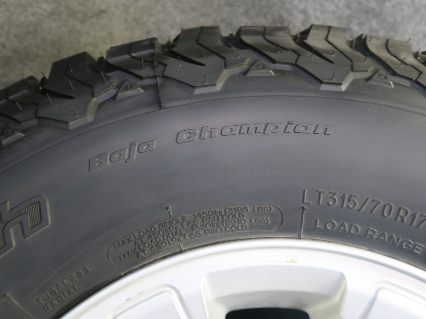 2008-2009 Hummer H2 Spare Tire R17" Wheel 17x8.5J LT315/70