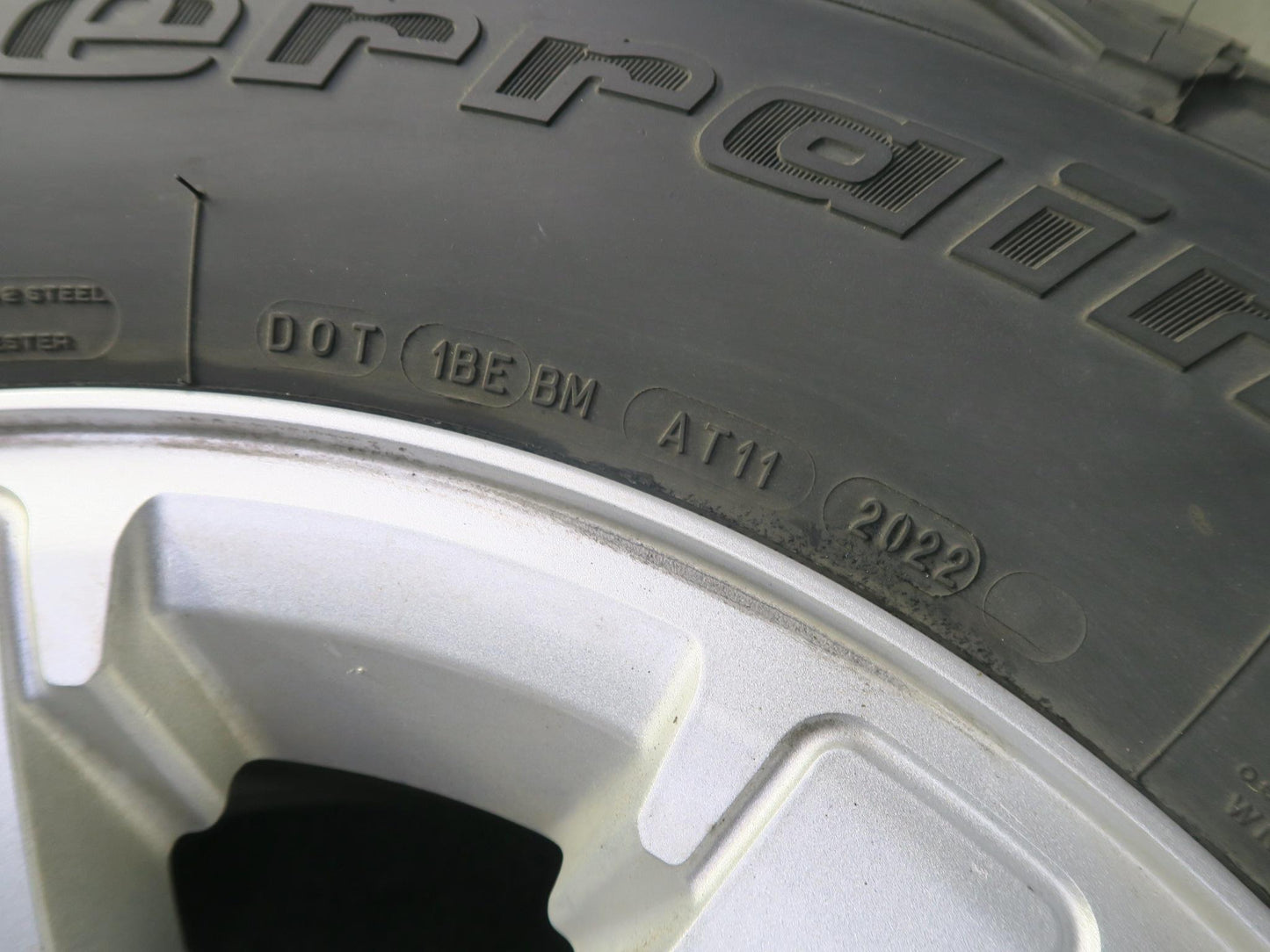 2008-2009 Hummer H2 Spare Tire R17" Wheel 17x8.5J LT315/70
