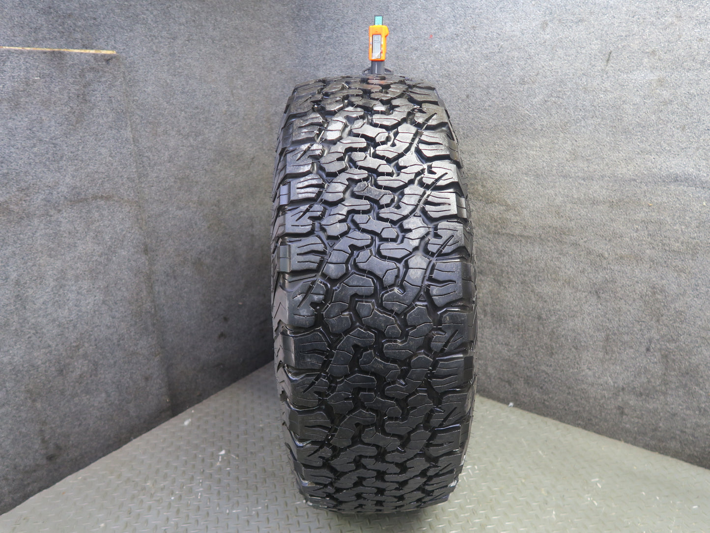 2008-2009 Hummer H2 Spare Tire R17" Wheel 17x8.5J LT315/70