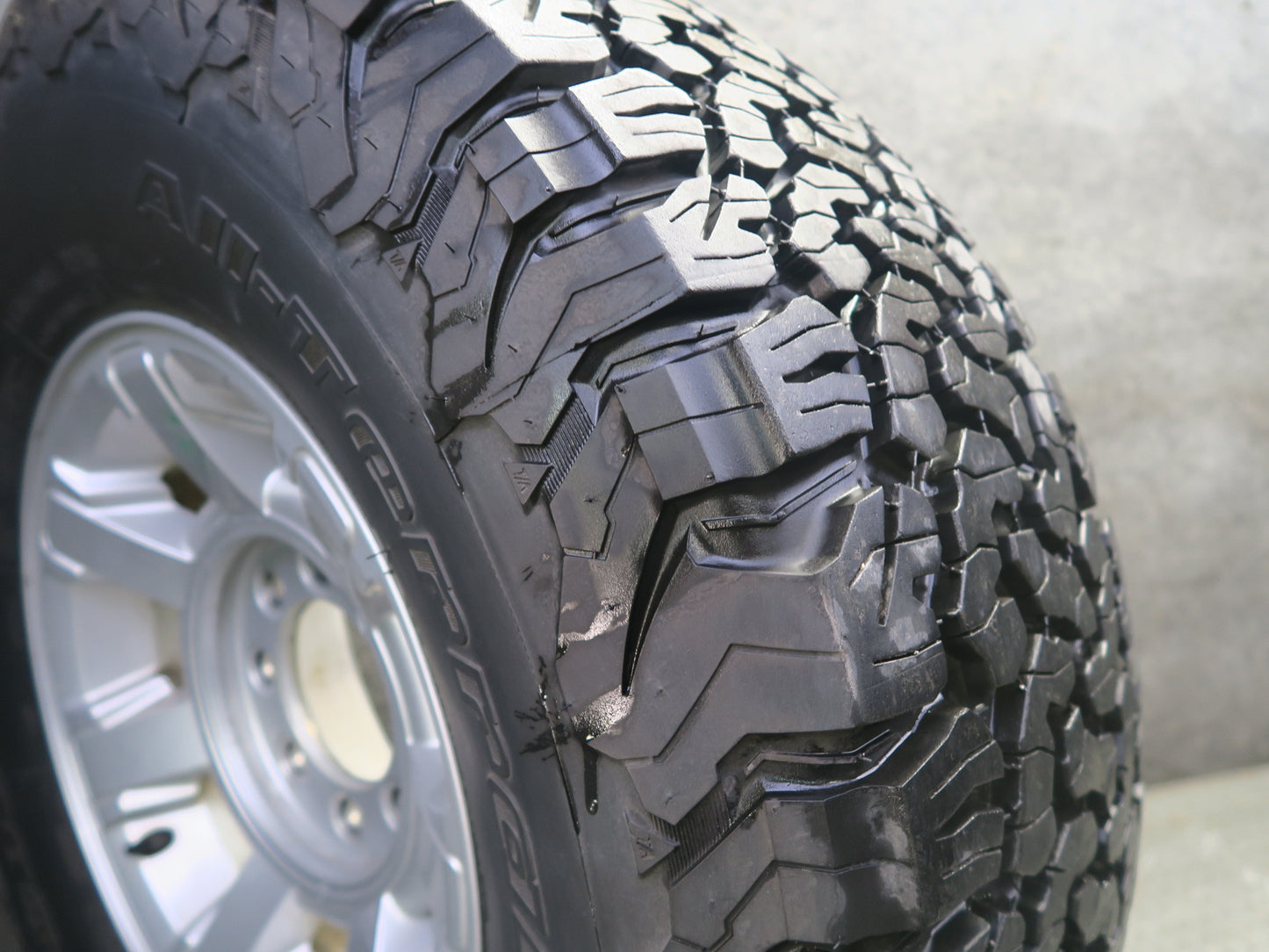 2008-2009 Hummer H2 Spare Tire R17" Wheel 17x8.5J LT315/70