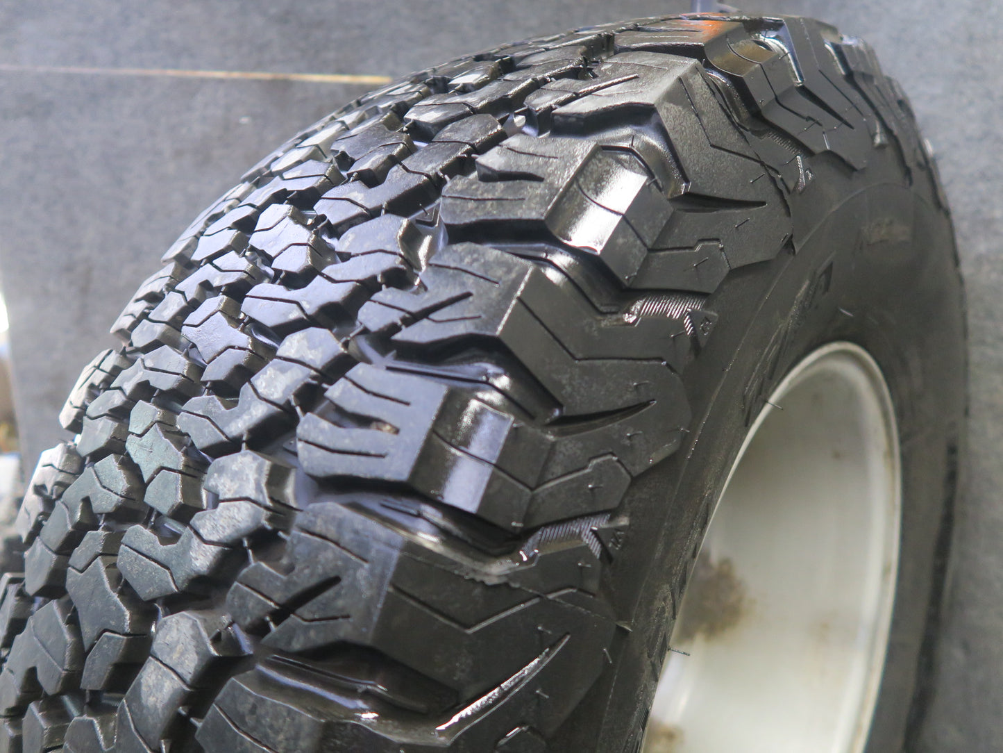 2008-2009 Hummer H2 Spare Tire R17" Wheel 17x8.5J LT315/70
