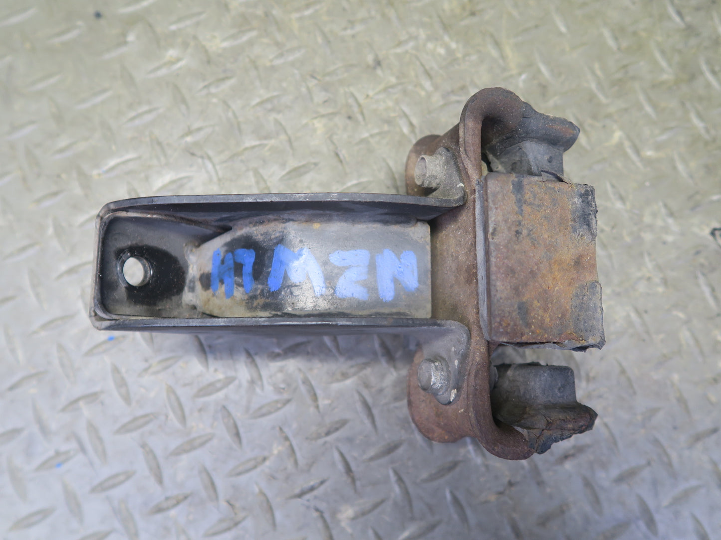 79-83 Datsun 280ZX A/T Set of 2 Left & Right Engine Motor Mount 80K Miles OEM