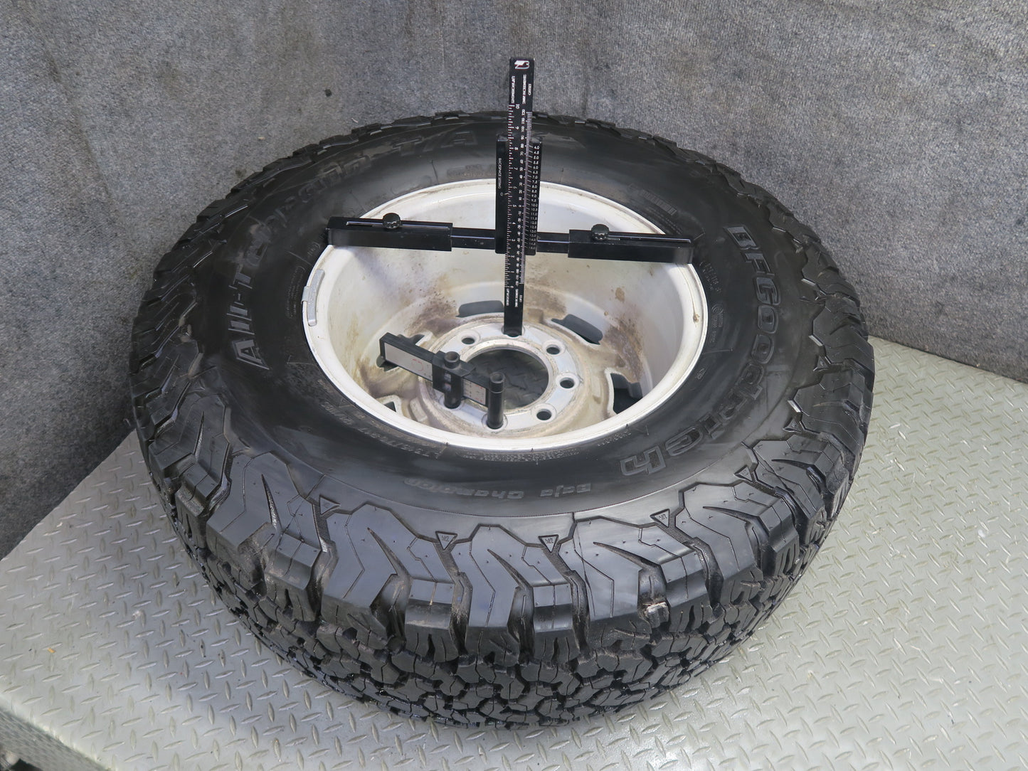 2008-2009 Hummer H2 Spare Tire R17" Wheel 17x8.5J LT315/70
