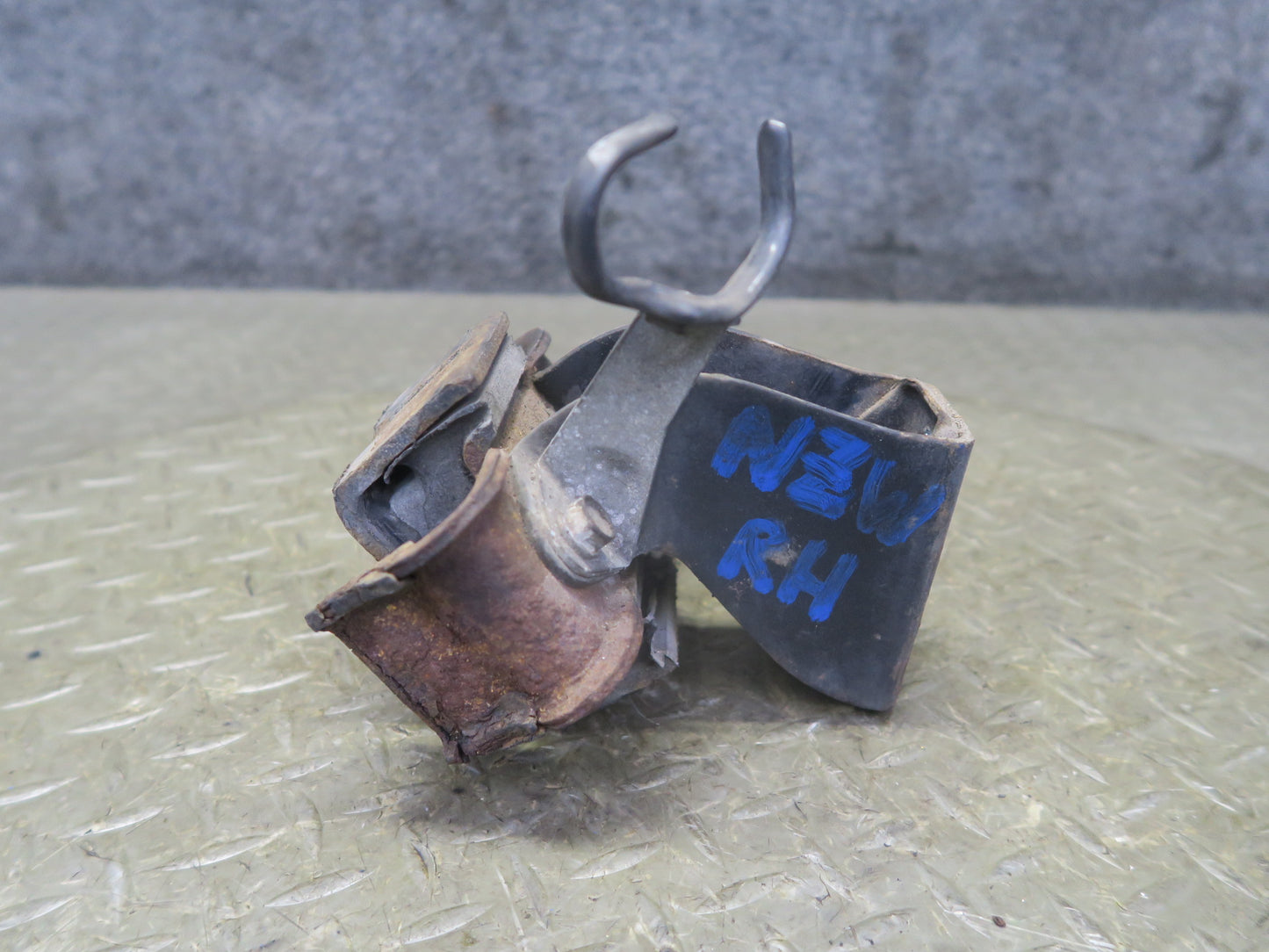 79-83 Datsun 280ZX A/T Set of 2 Left & Right Engine Motor Mount 80K Miles OEM