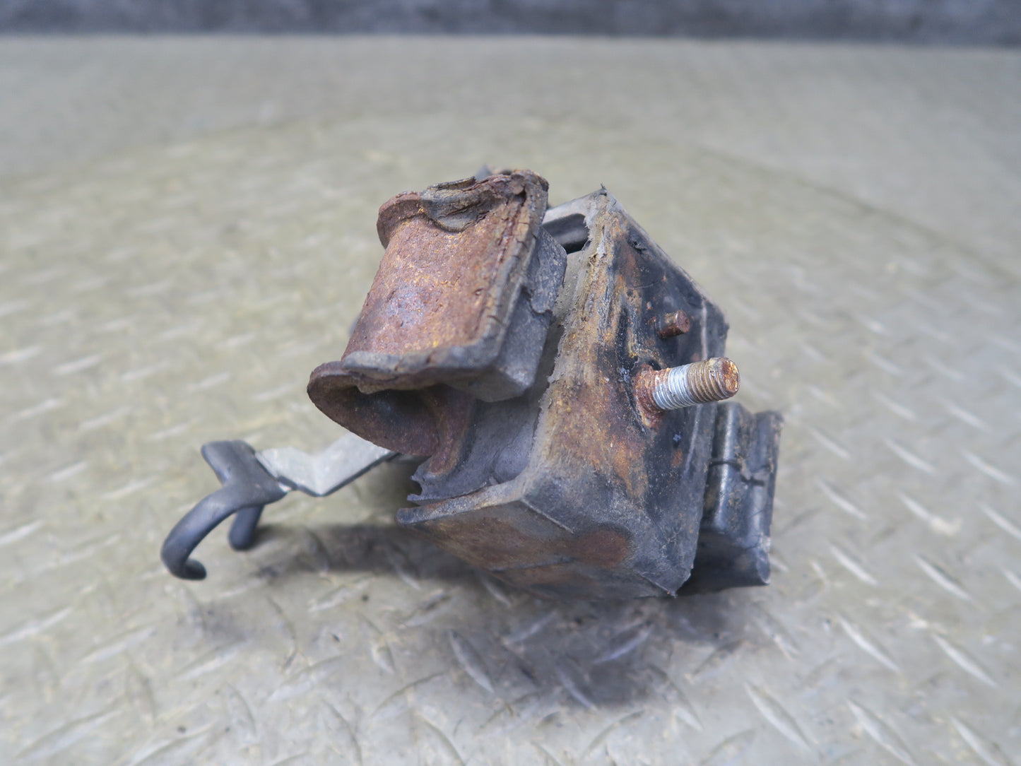 79-83 Datsun 280ZX A/T Set of 2 Left & Right Engine Motor Mount 80K Miles OEM