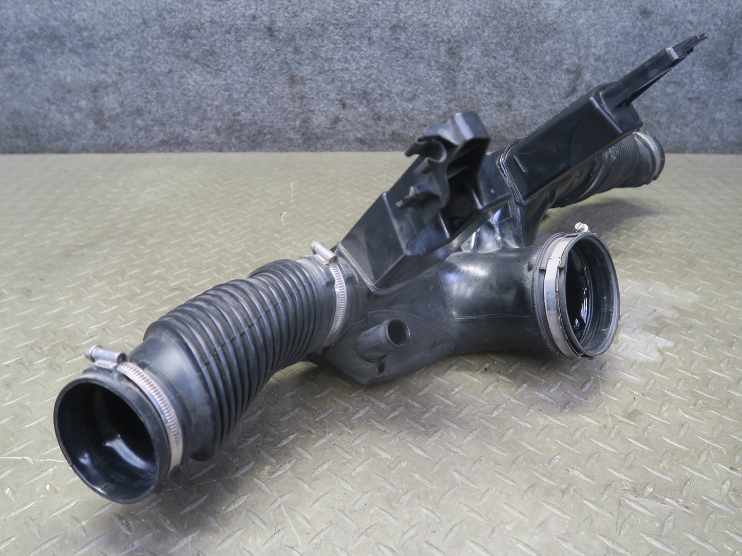 14-19 Range Rover Sport L494 3.0L Air Intake Resonator Duct Hose DPLA-6C700-AA