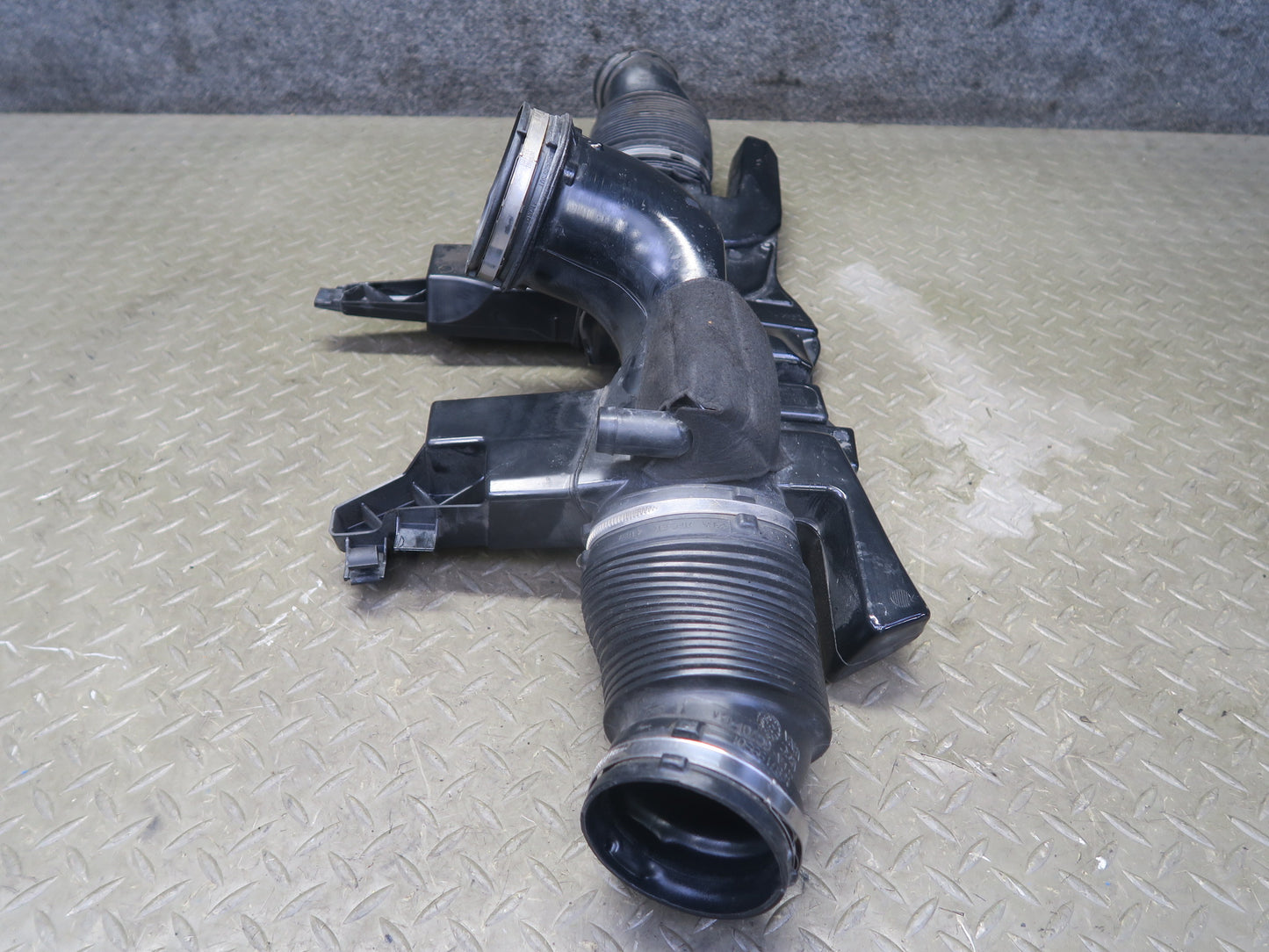 14-19 Range Rover Sport L494 3.0L Air Intake Resonator Duct Hose DPLA-6C700-AA