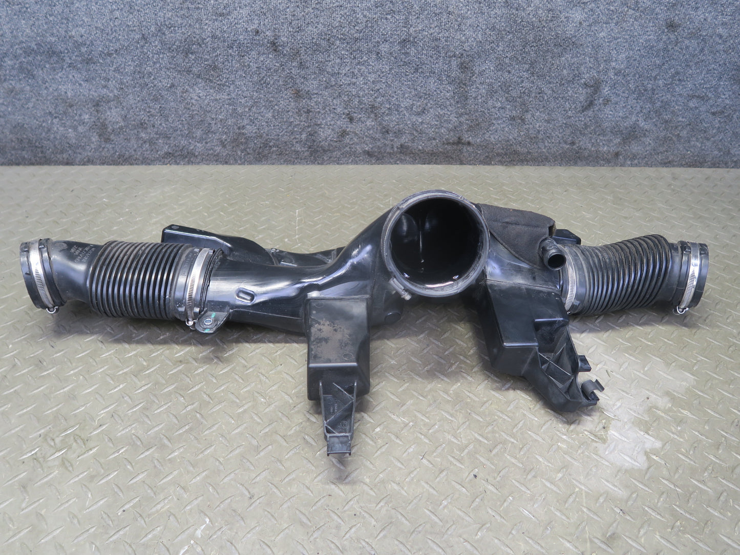 14-19 Range Rover Sport L494 3.0L Air Intake Resonator Duct Hose DPLA-6C700-AA