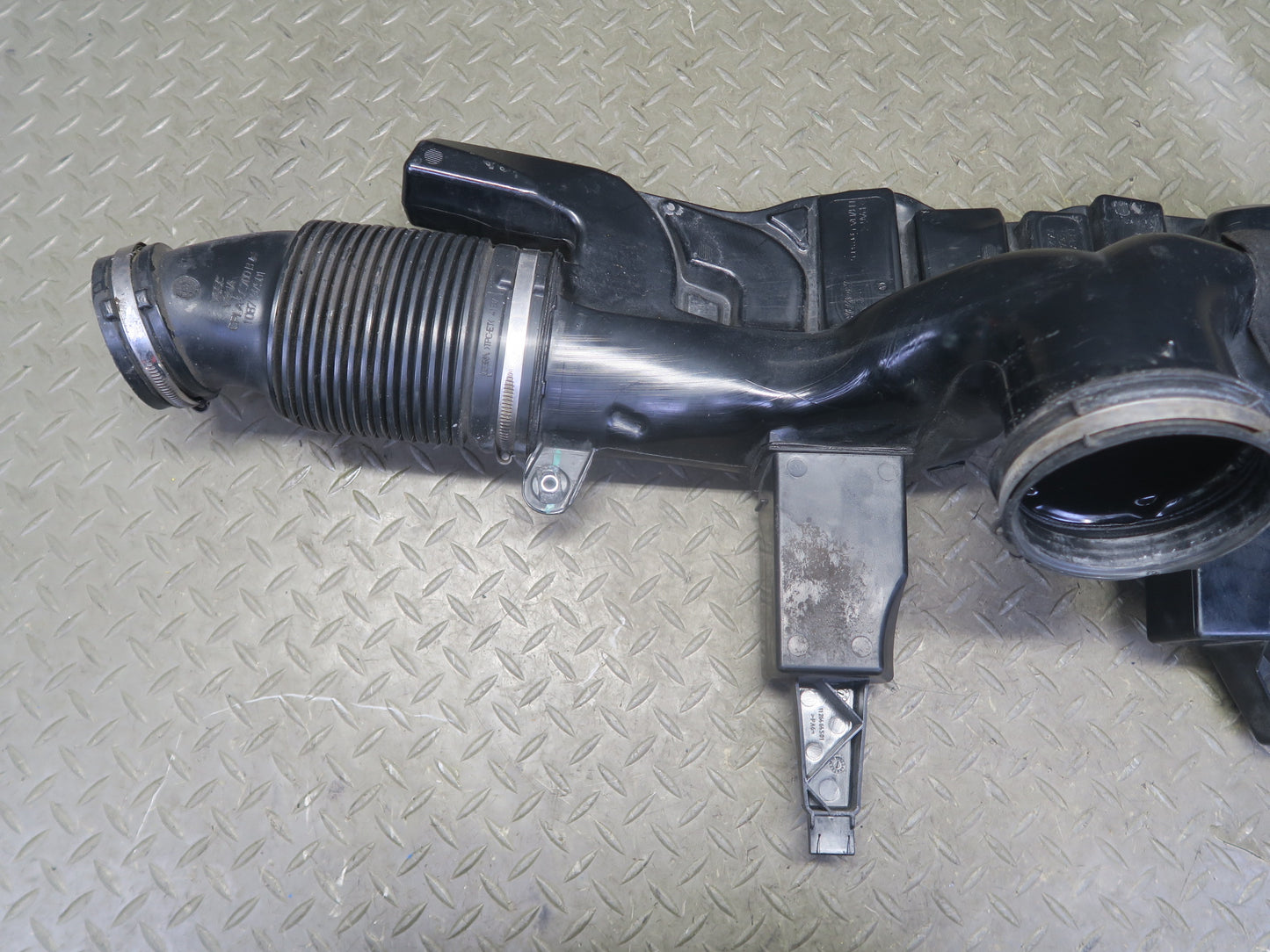14-19 Range Rover Sport L494 3.0L Air Intake Resonator Duct Hose DPLA-6C700-AA
