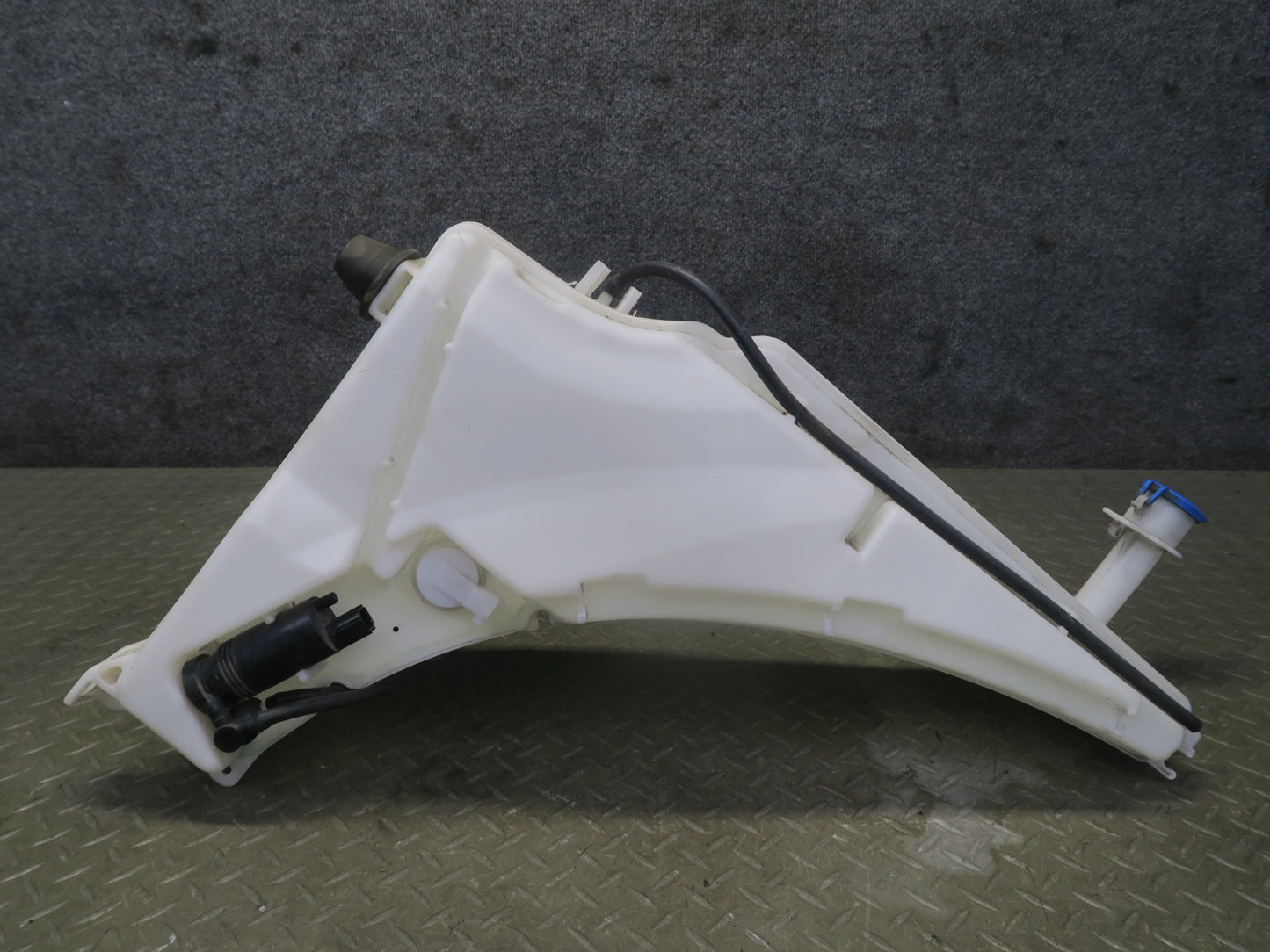 2014-2022 Range Rover Sport L494 Windshield Washer Fluid Reservoir Tank w Pump