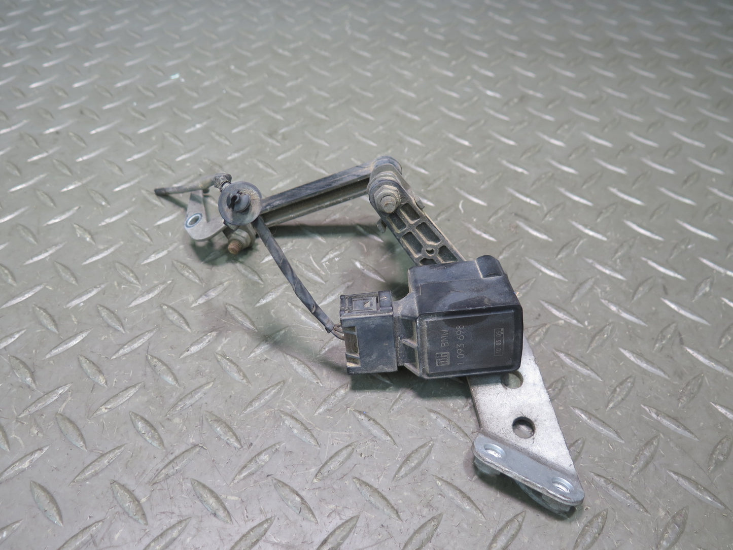 03-08 BMW E85 Z4 Rear Right Suspension Height Level Sensor 1093698 OEM