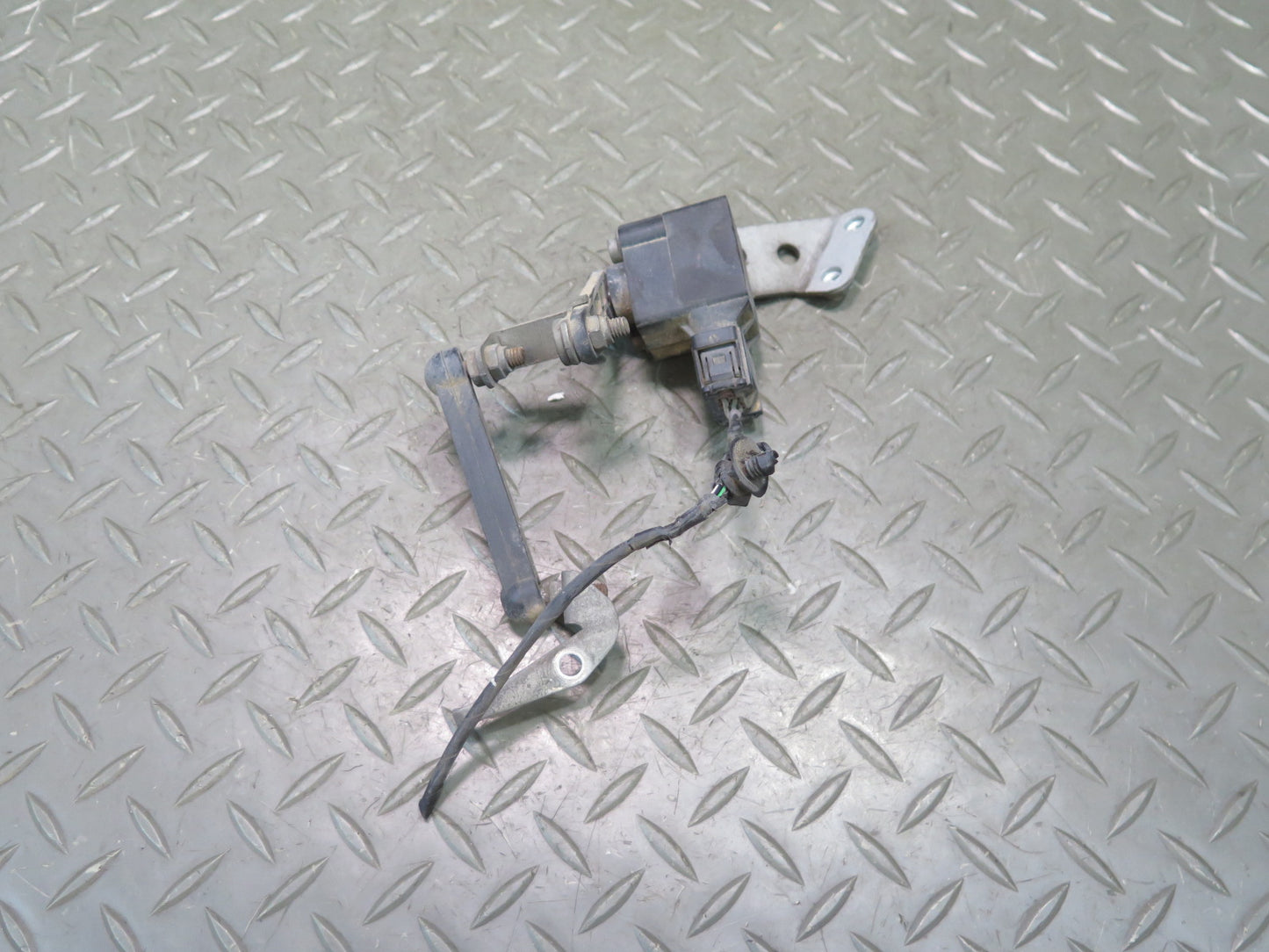 03-08 BMW E85 Z4 Rear Right Suspension Height Level Sensor 1093698 OEM